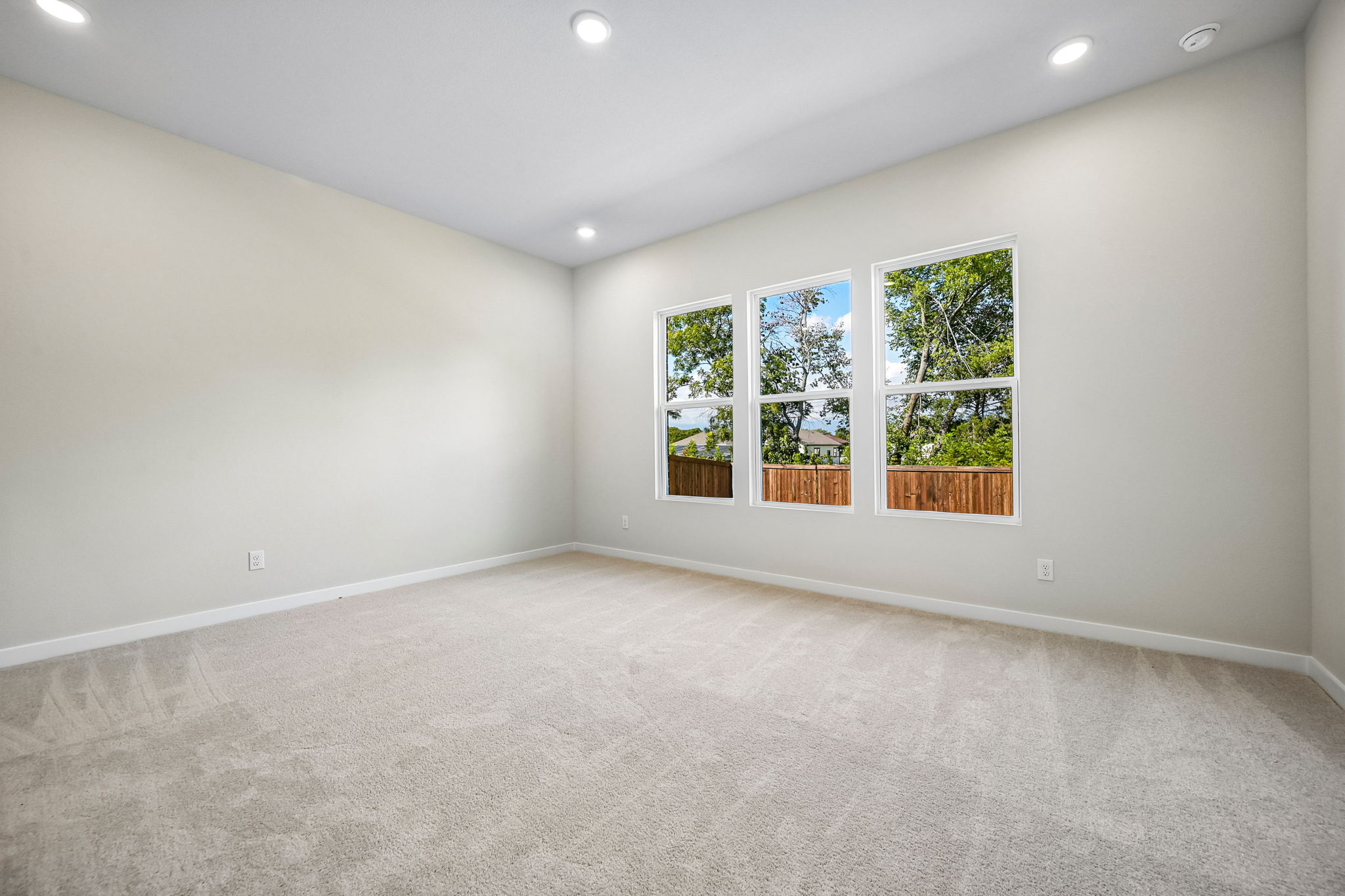 A room with a window and a carpet.