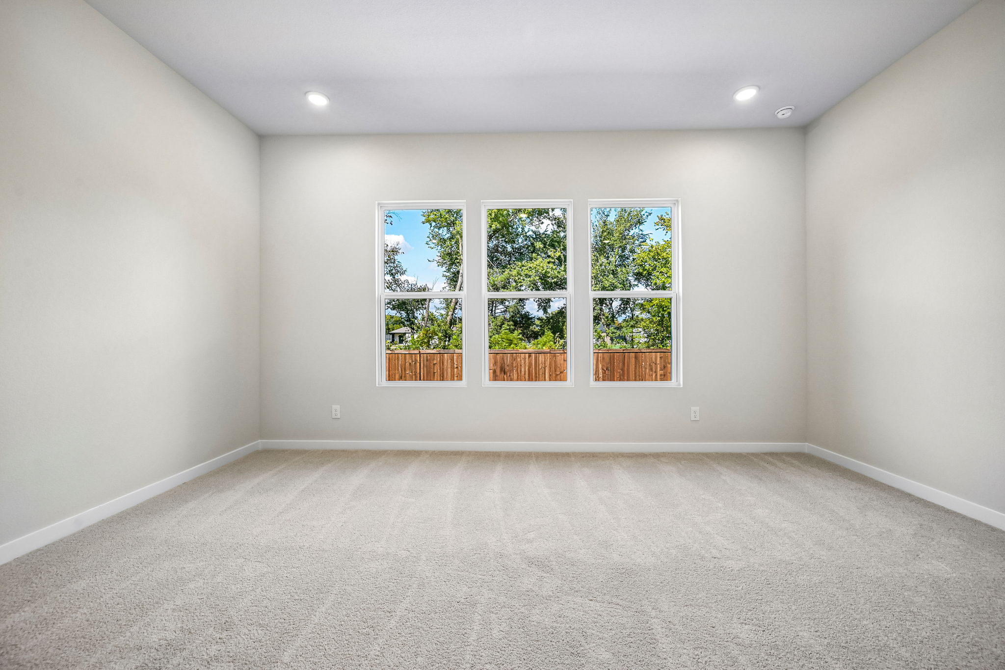 A room with a window and a carpet.
