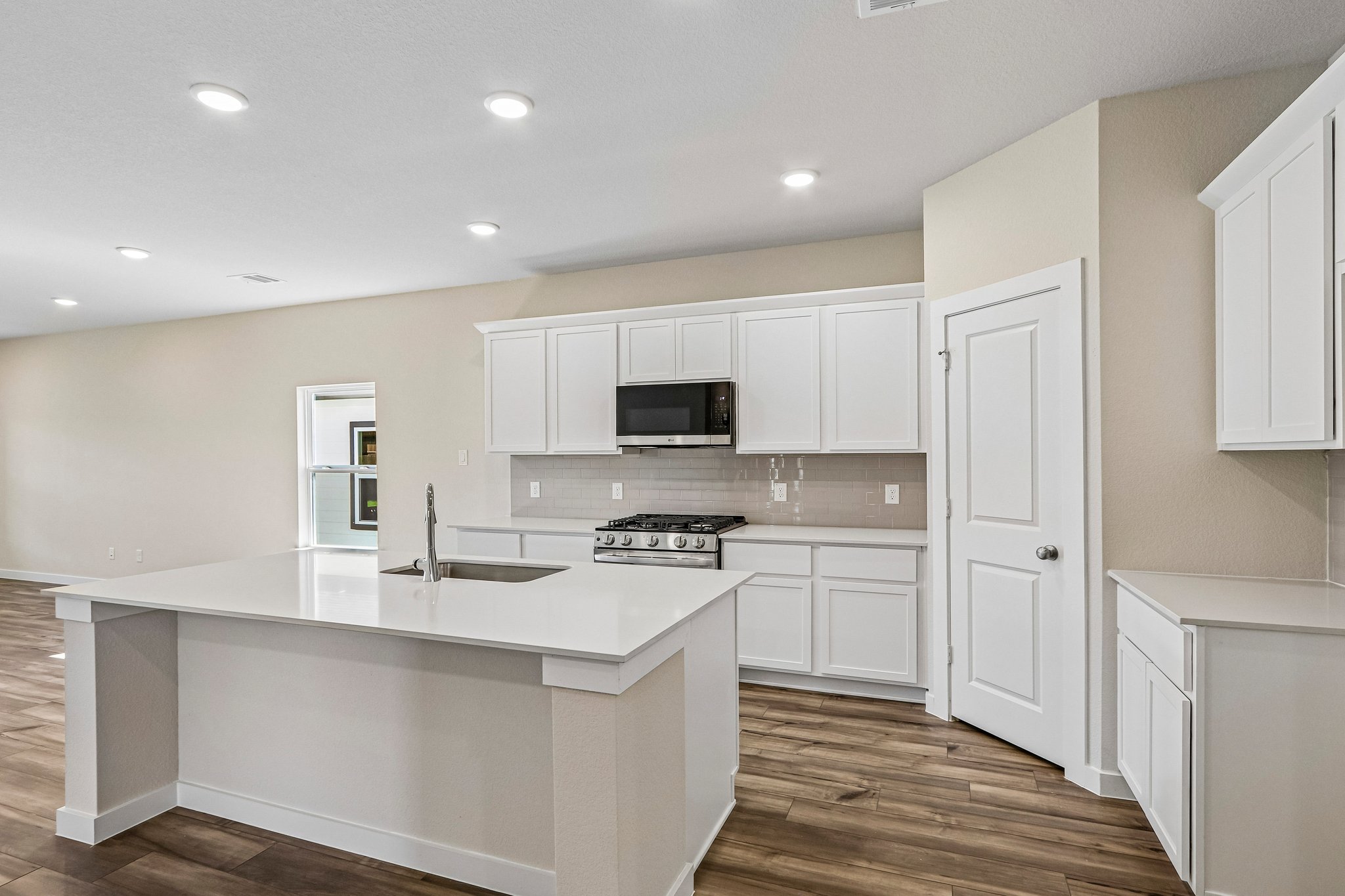A kitchen with white cabinets.
