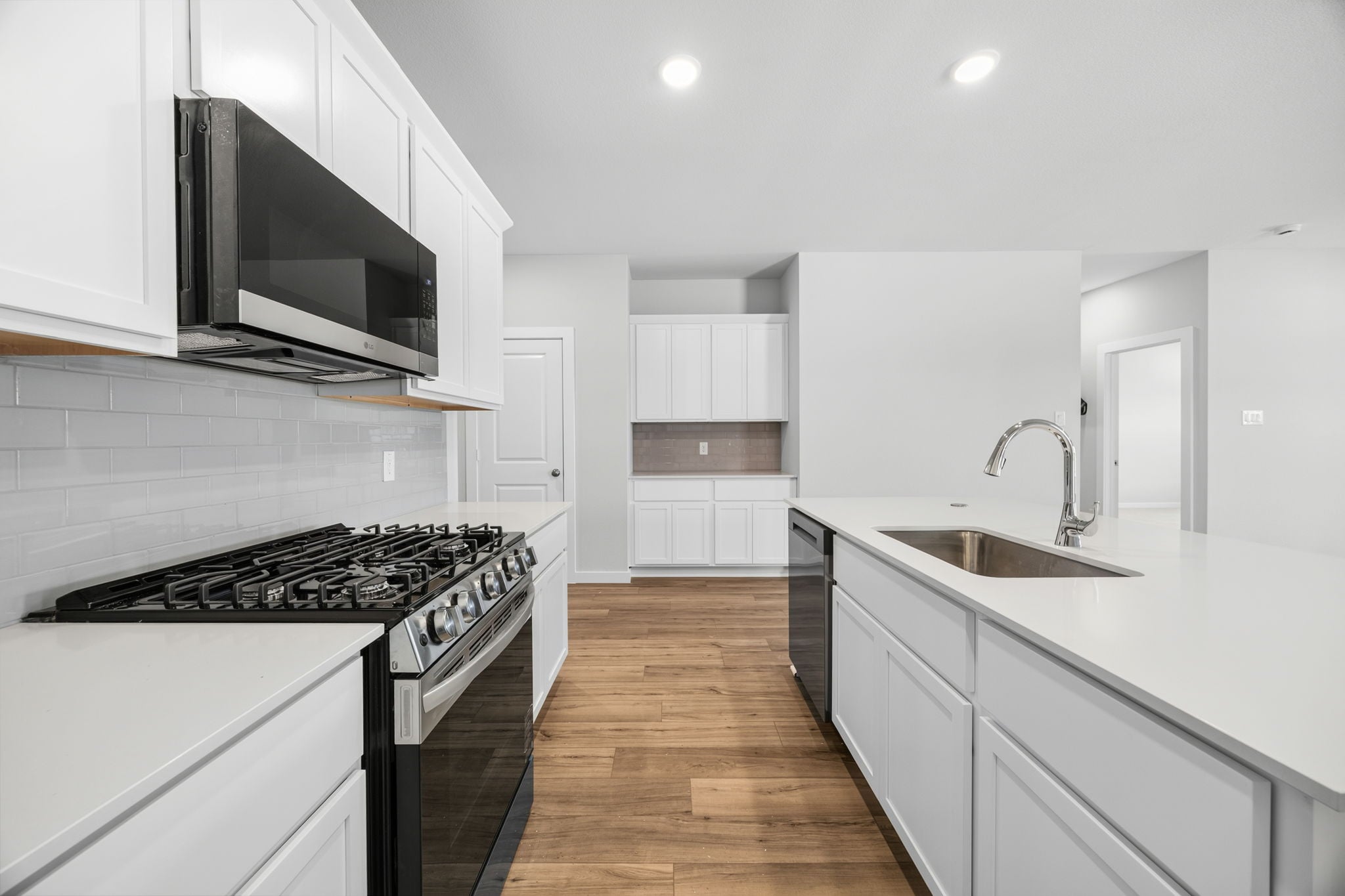 A kitchen with white cabinets.