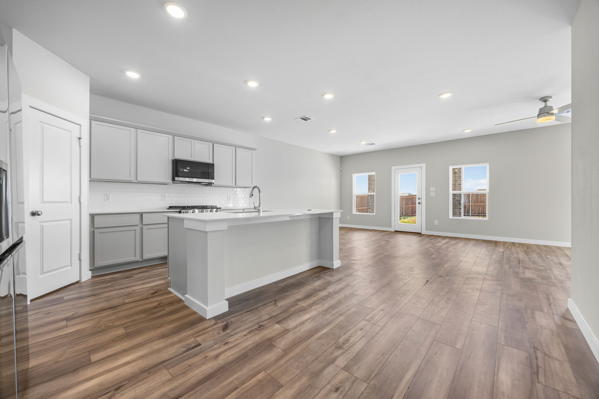 A kitchen with white cabinets.