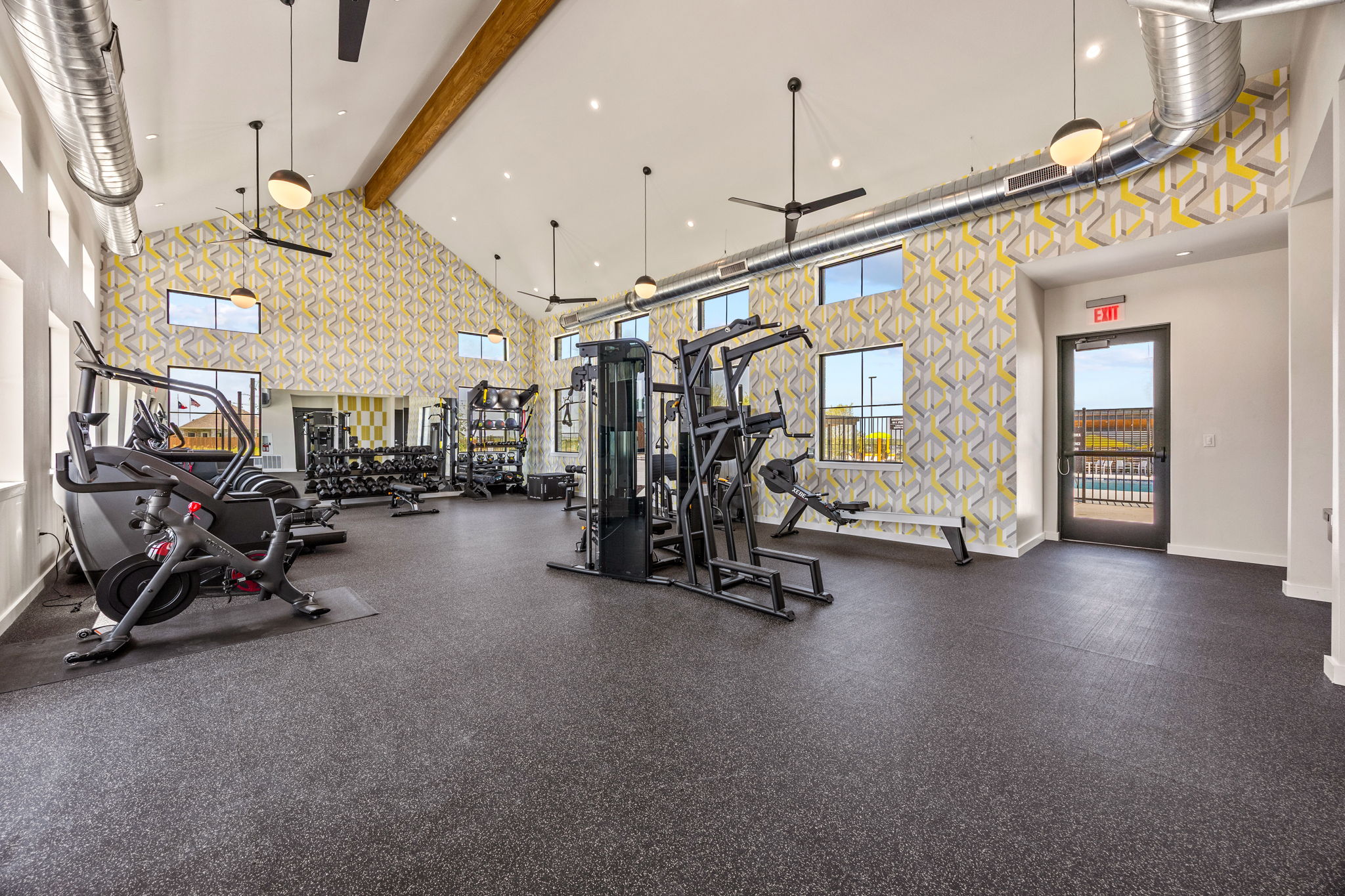 A room with a few treadmills and a few treadmills.