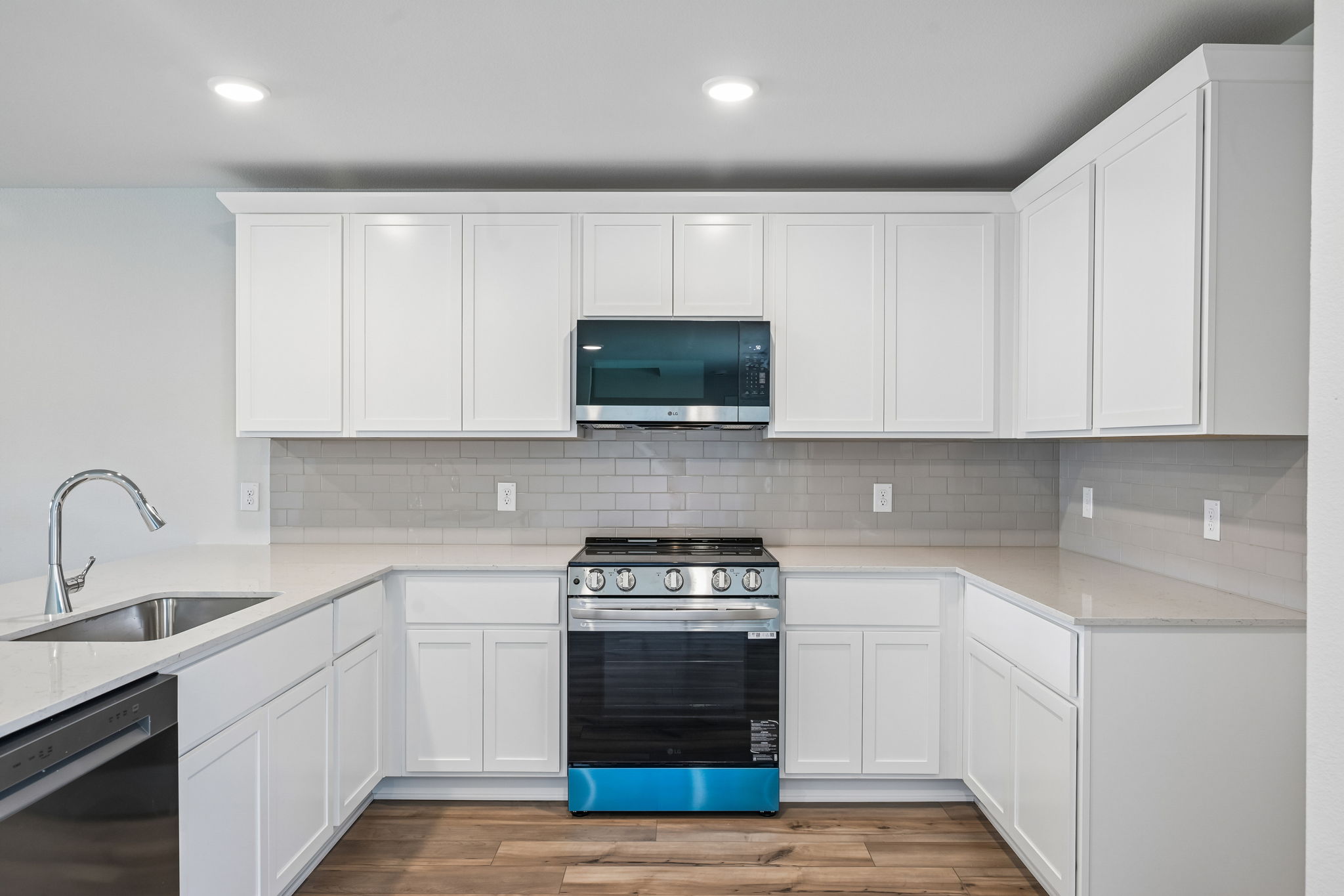 A kitchen with white cabinets.