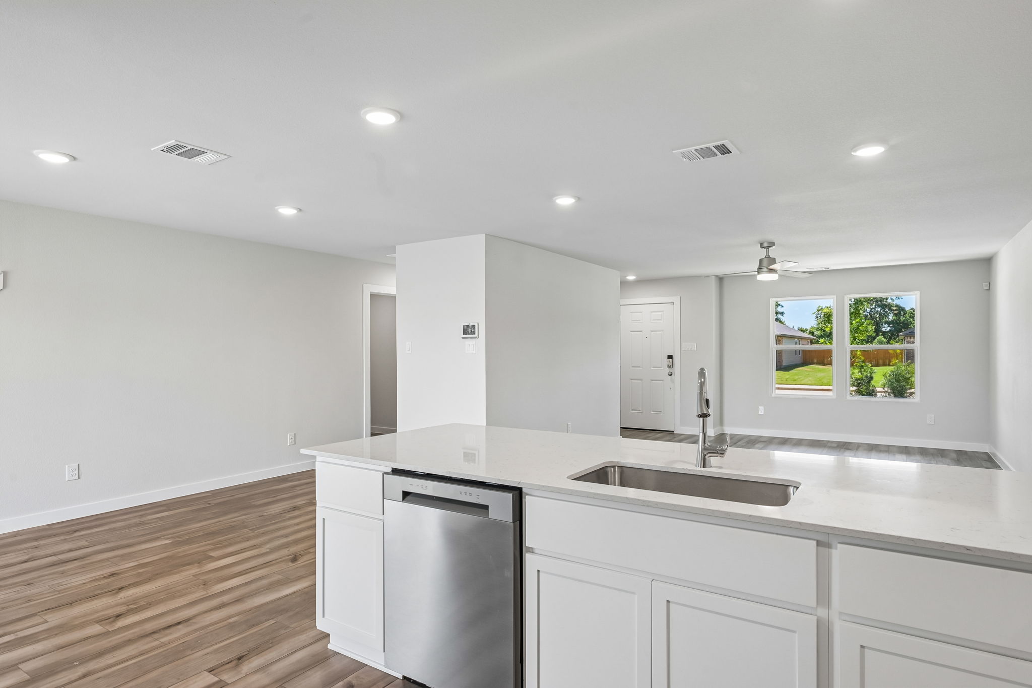 A kitchen with white cabinets.