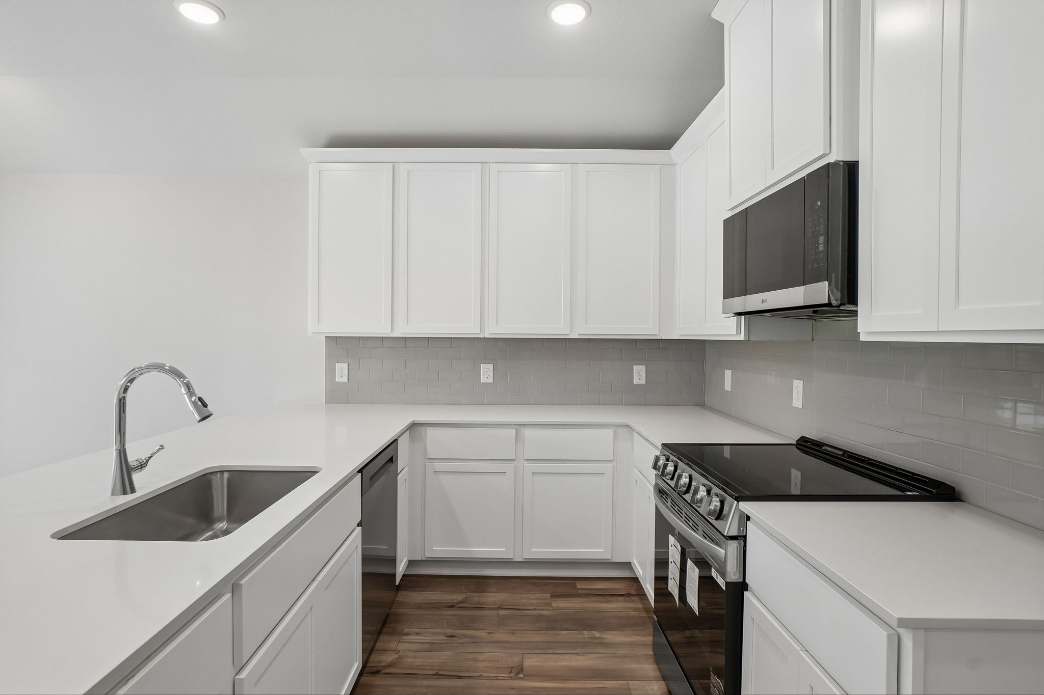 A kitchen with white cabinets.