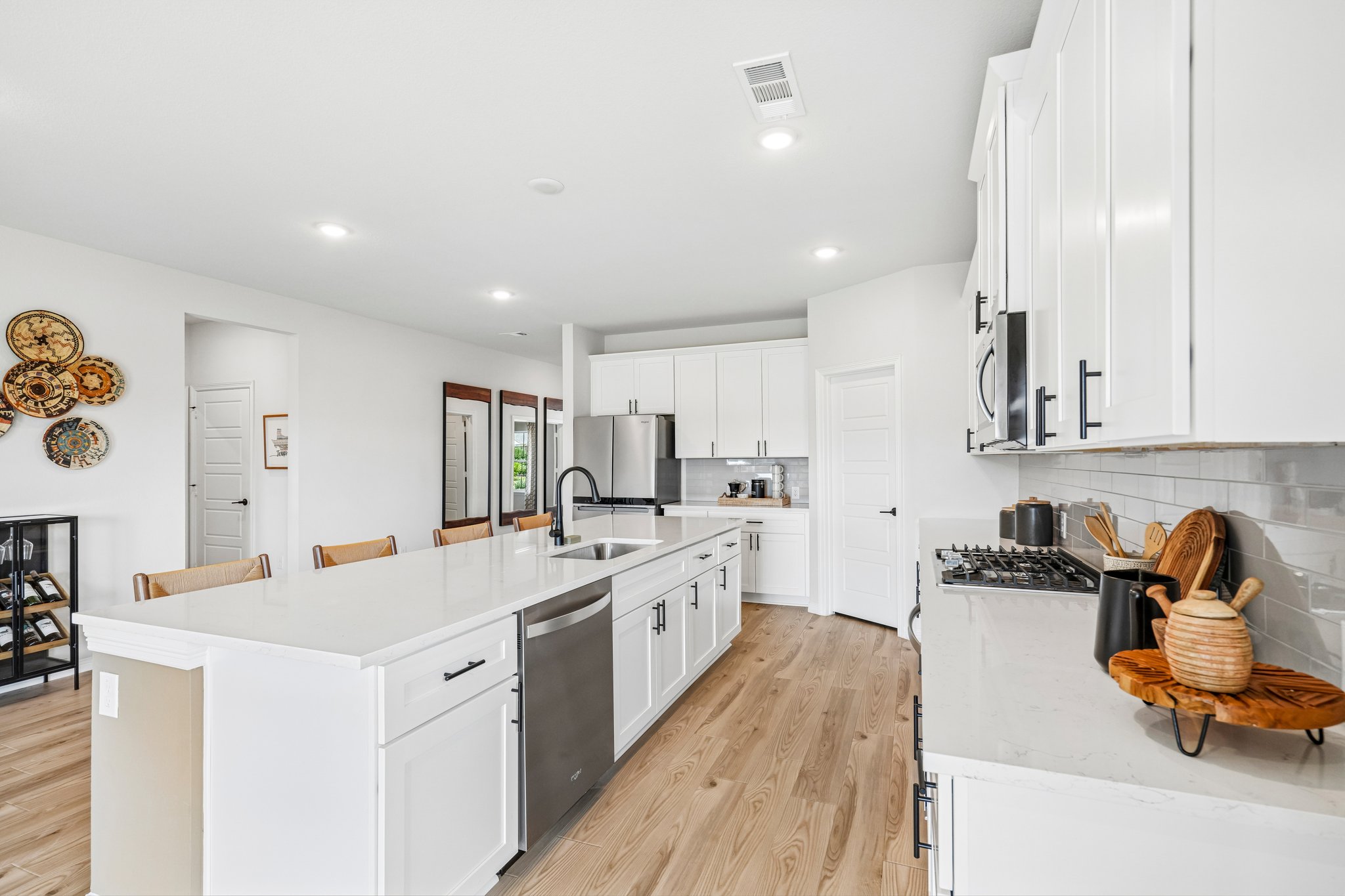 A kitchen with white cabinets.