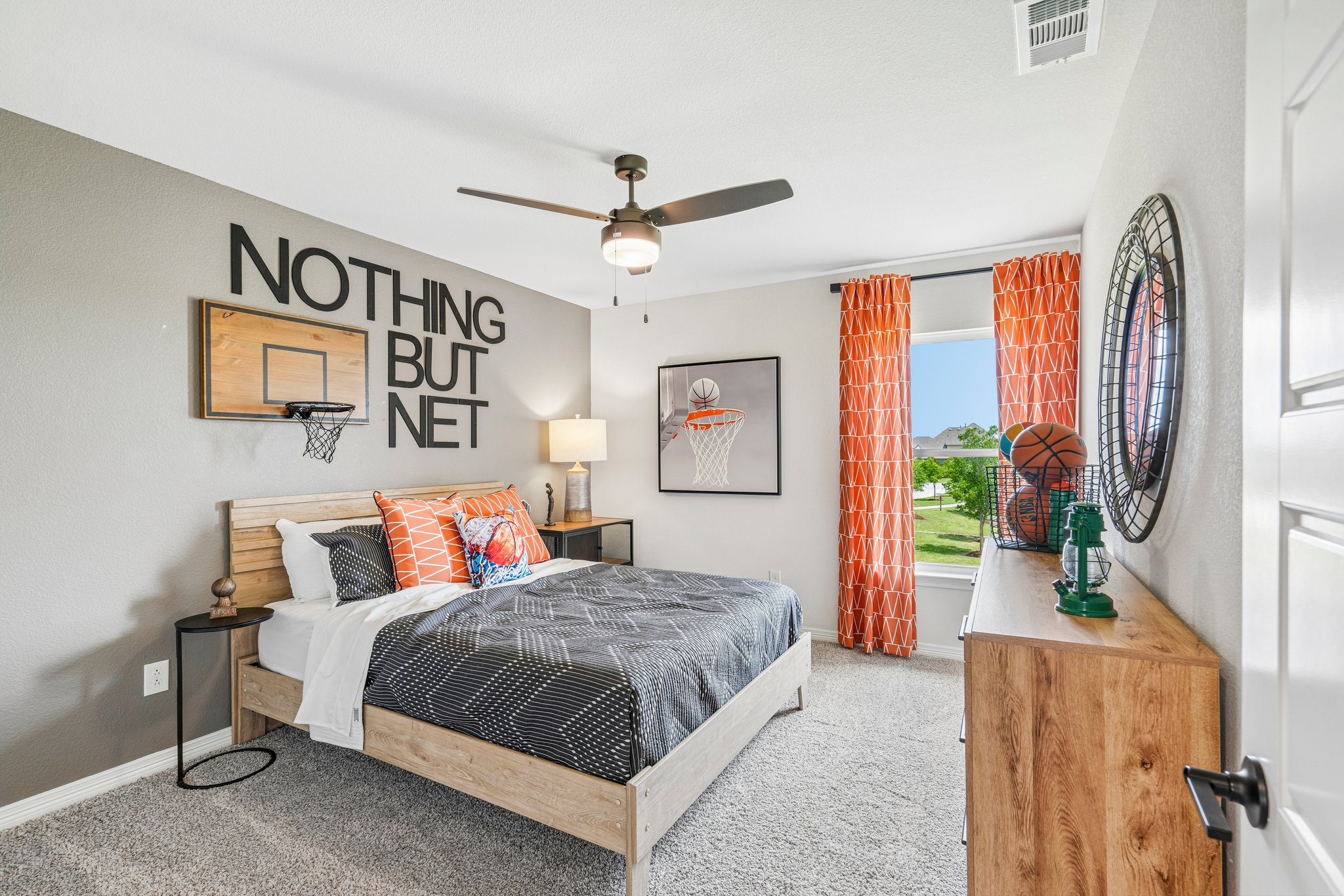 A bedroom with a large bed.