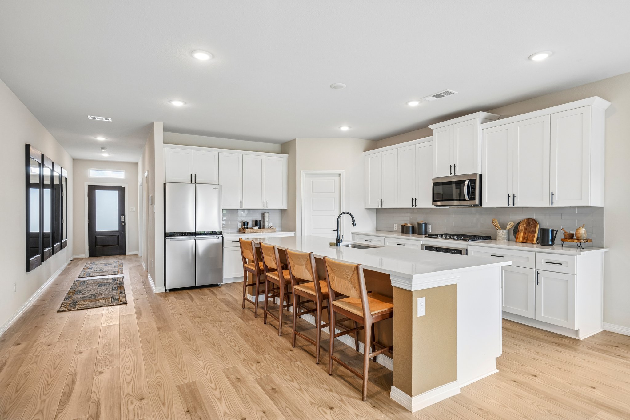 A kitchen with white cabinets.