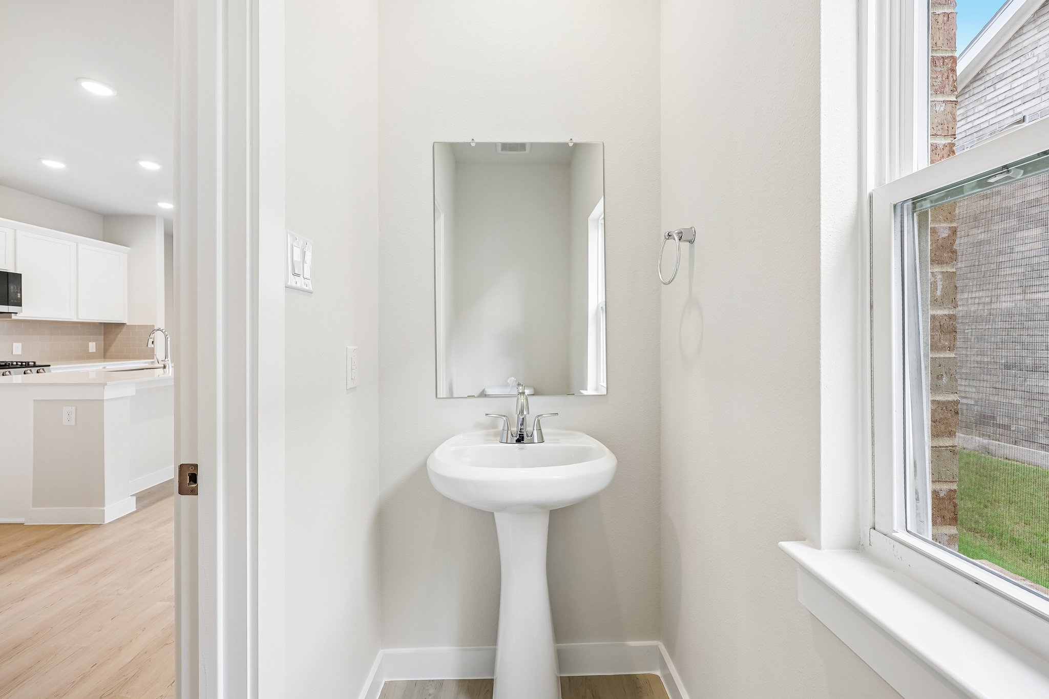 A bathroom with a sink and a mirror.