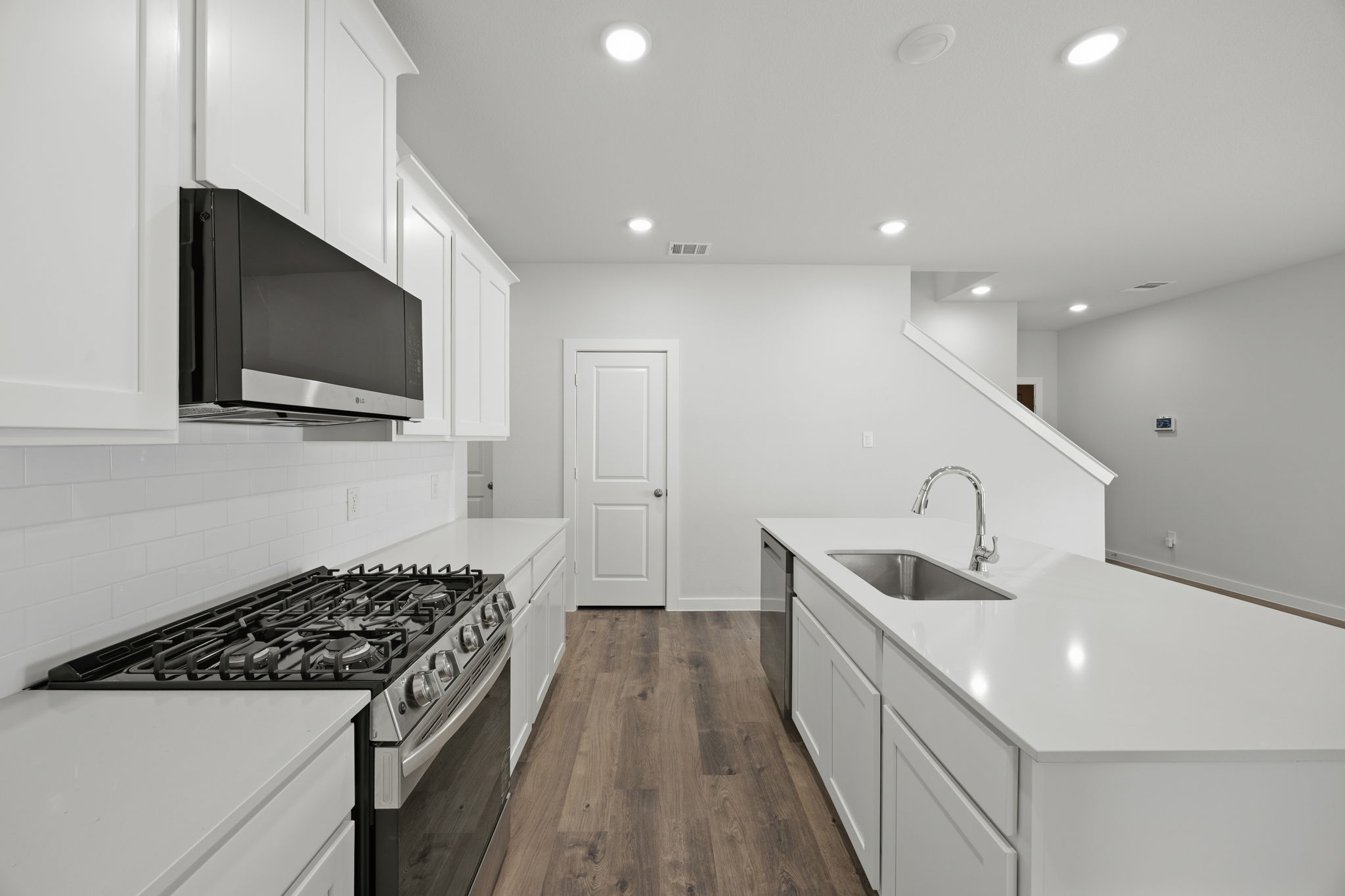 A kitchen with white cabinets.
