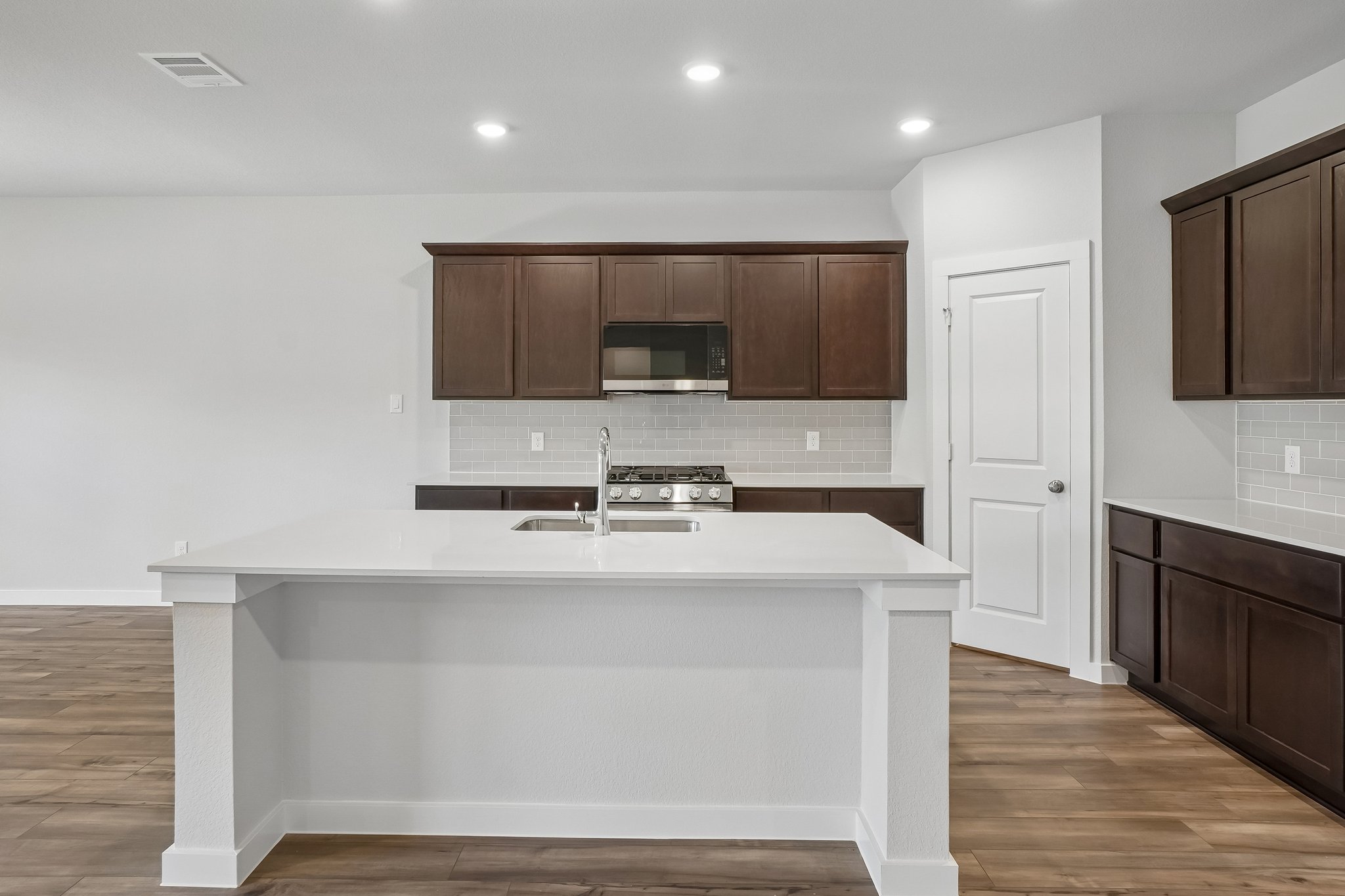 A kitchen with a white counter top.