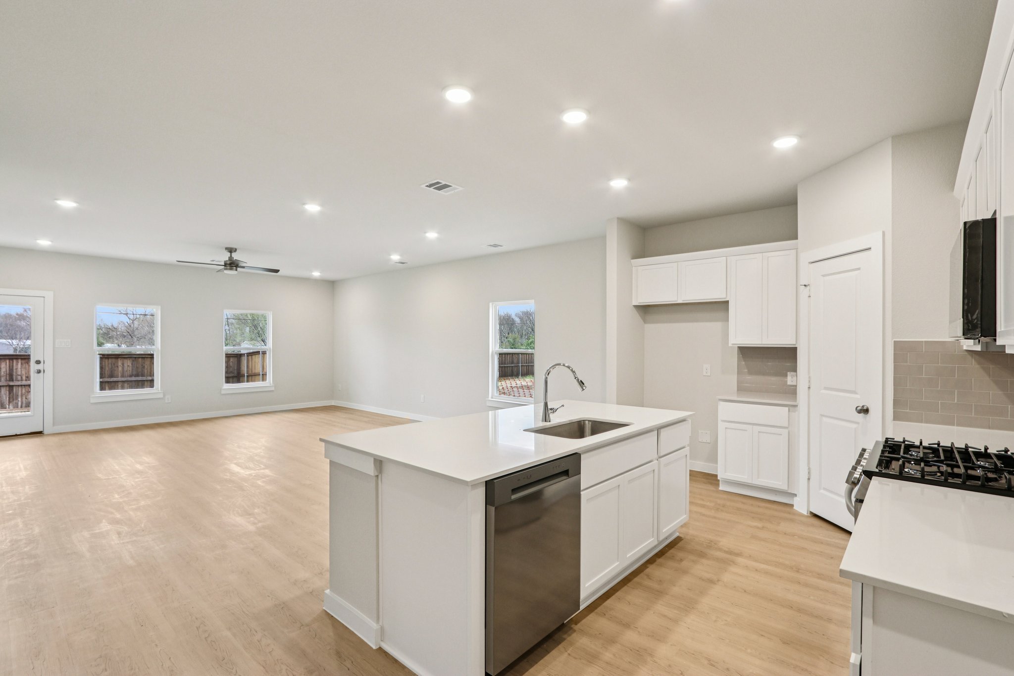 A kitchen with white cabinets.