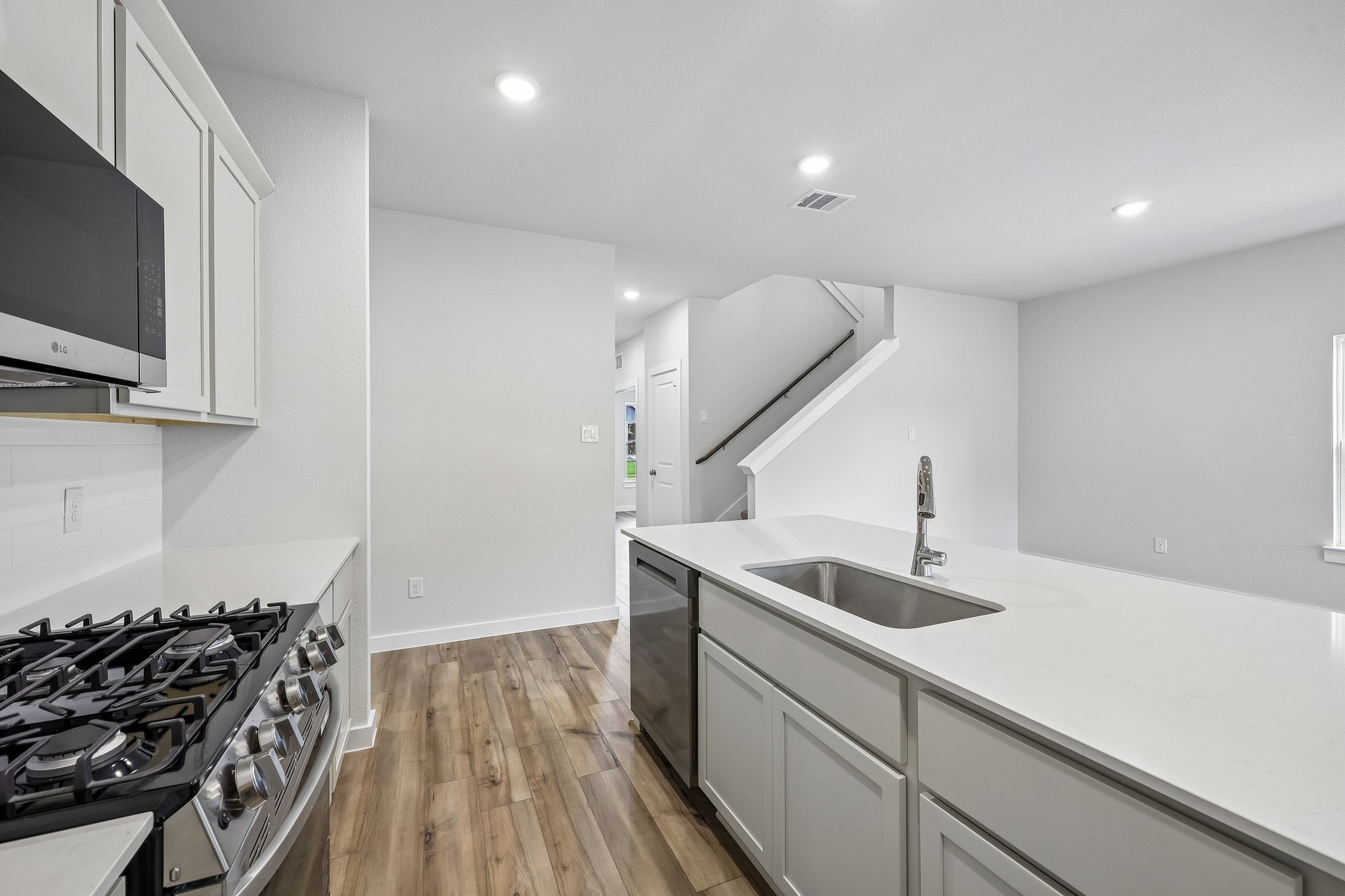 A kitchen with white cabinets.