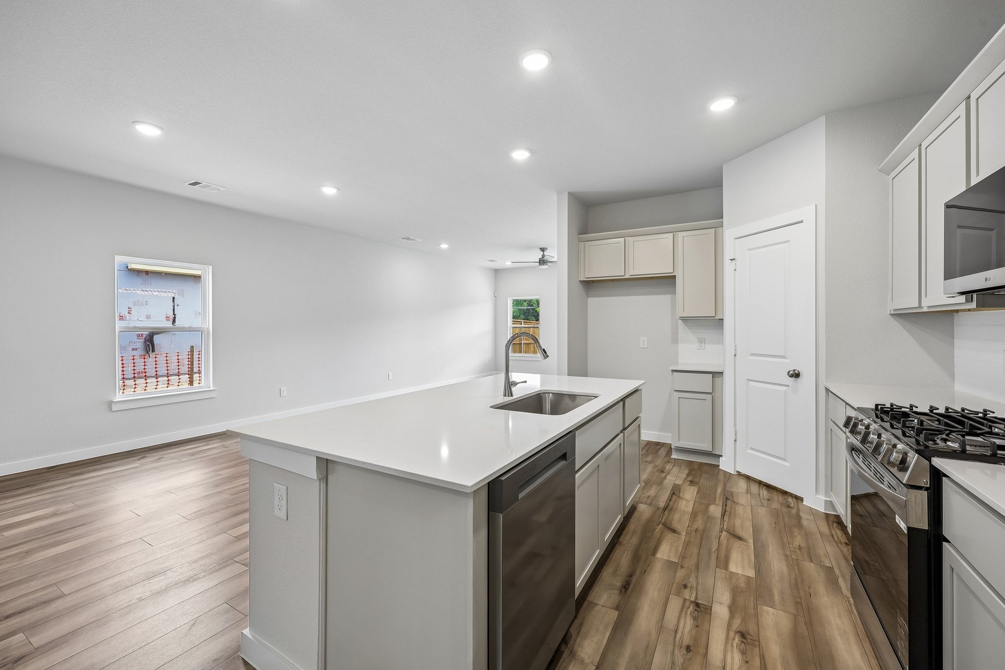 A kitchen with white cabinets.