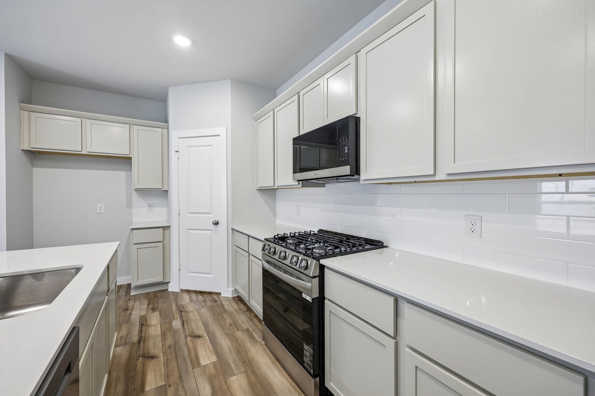 A kitchen with white cabinets.
