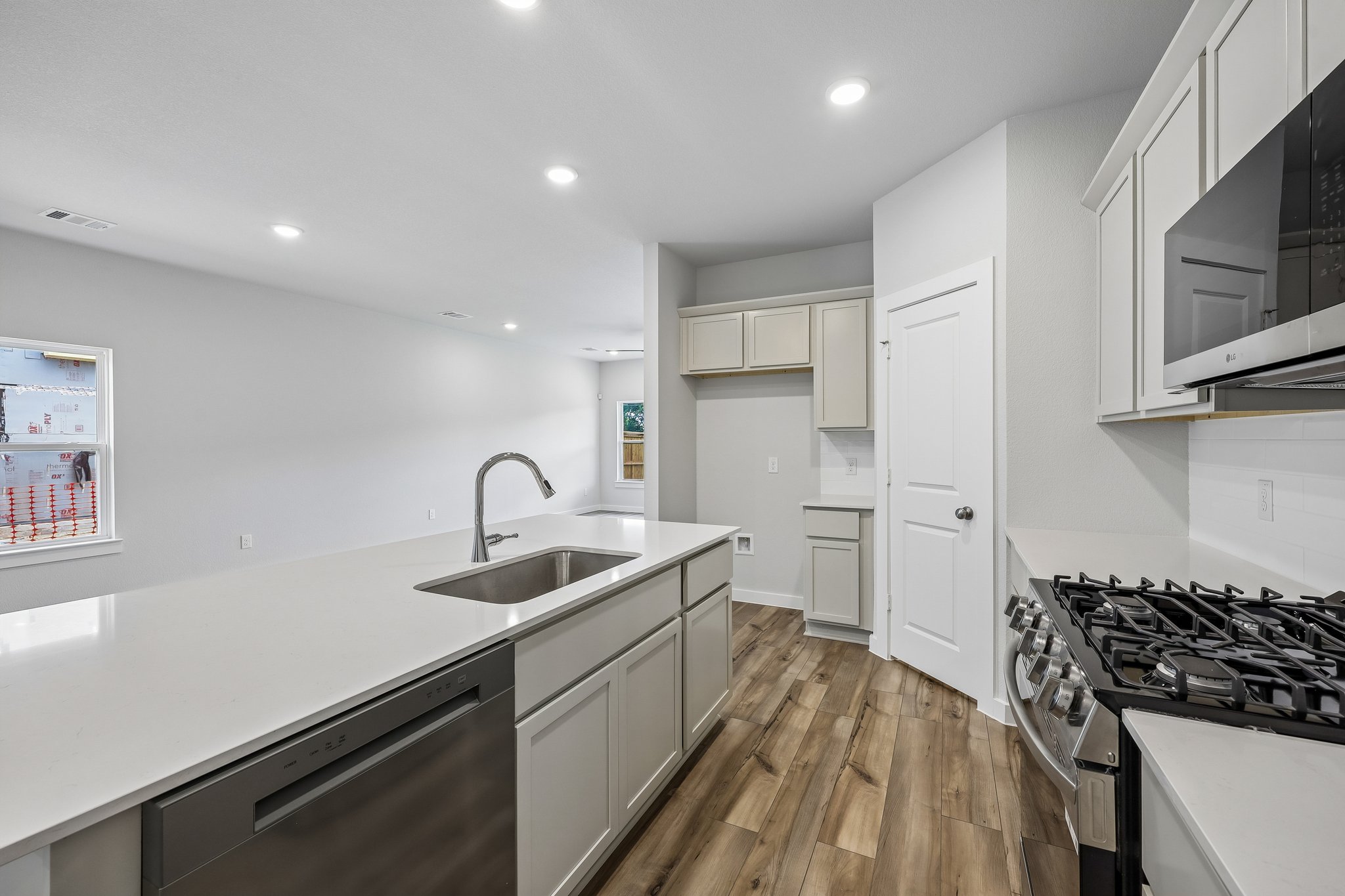 A kitchen with white cabinets.