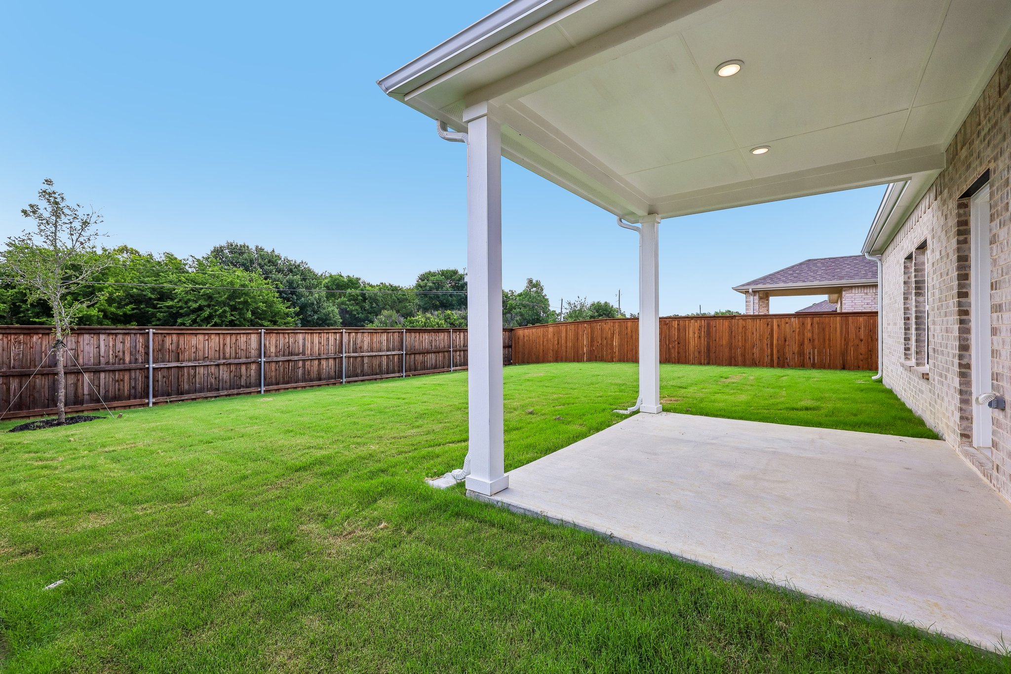 A covered patio with a covered patio.