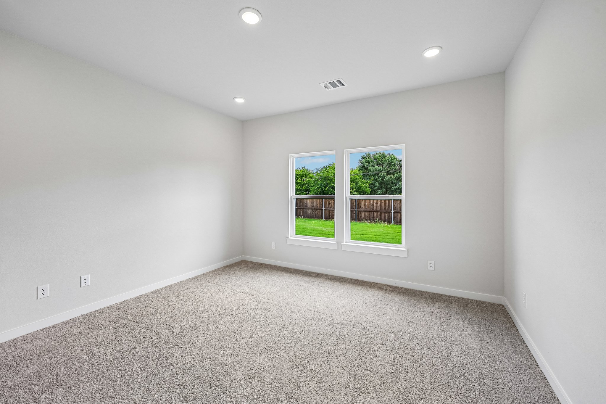 A room with a window and carpet.