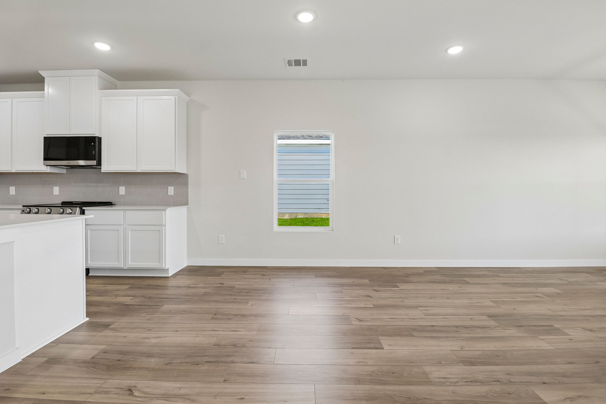 A kitchen with white cabinets.
