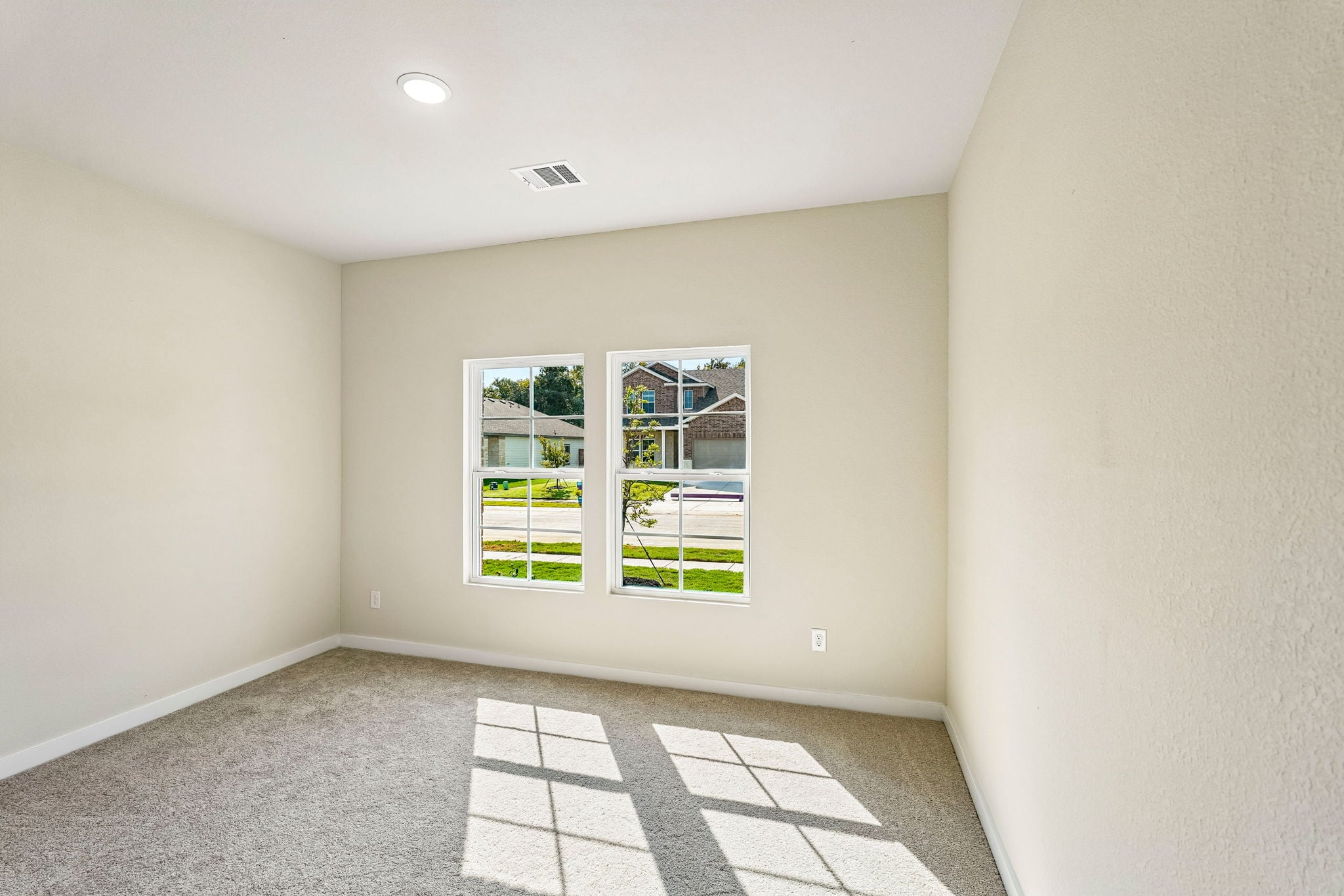 A room with windows.
