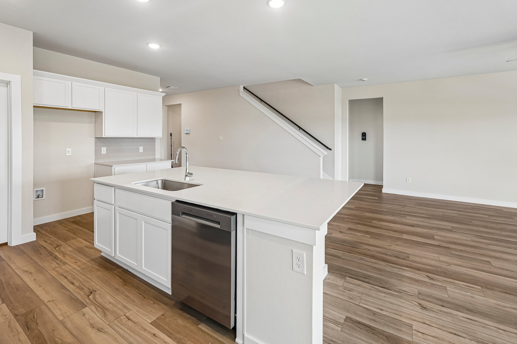 A kitchen with white cabinets.