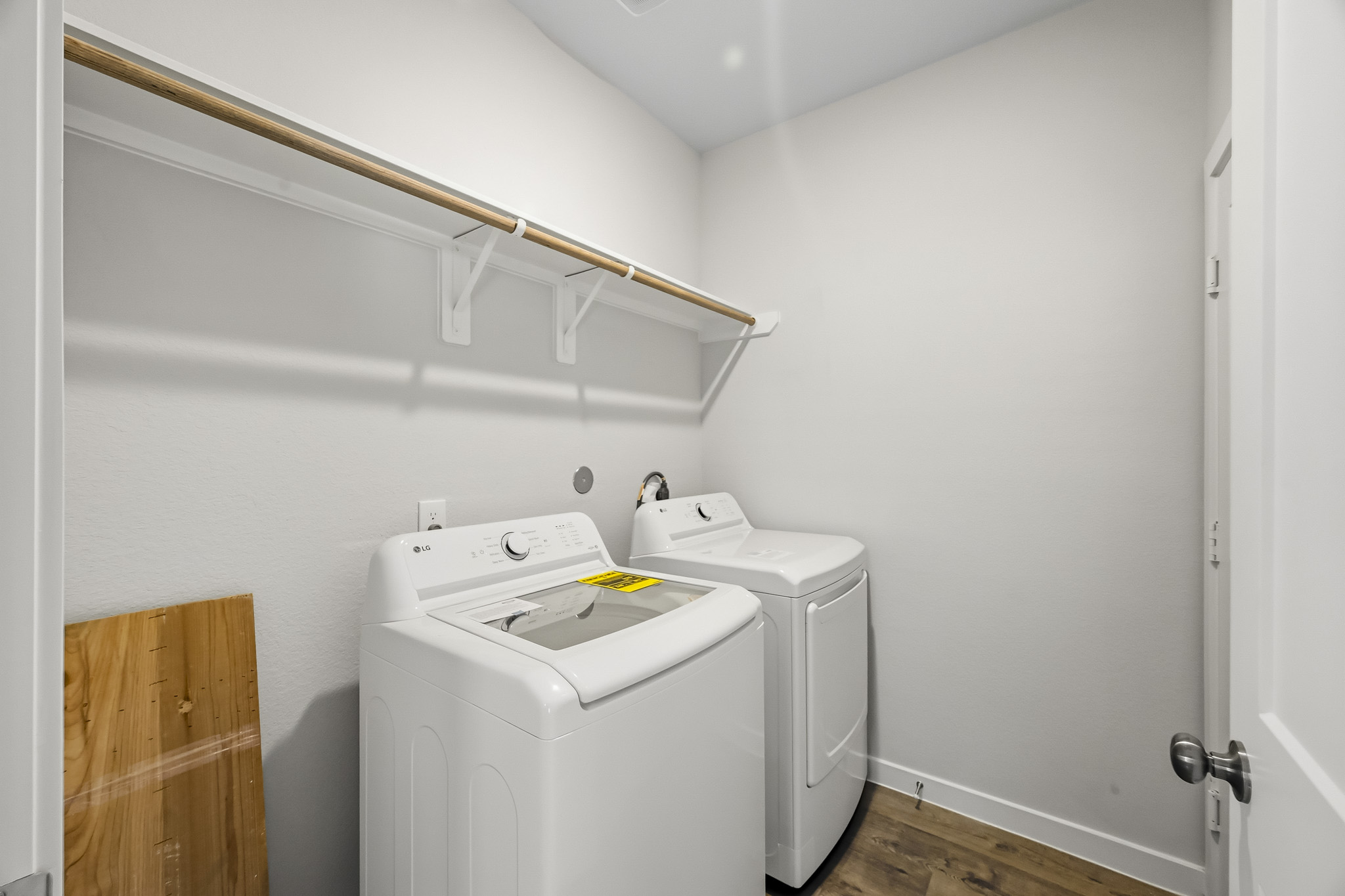 A washing machine in a room.