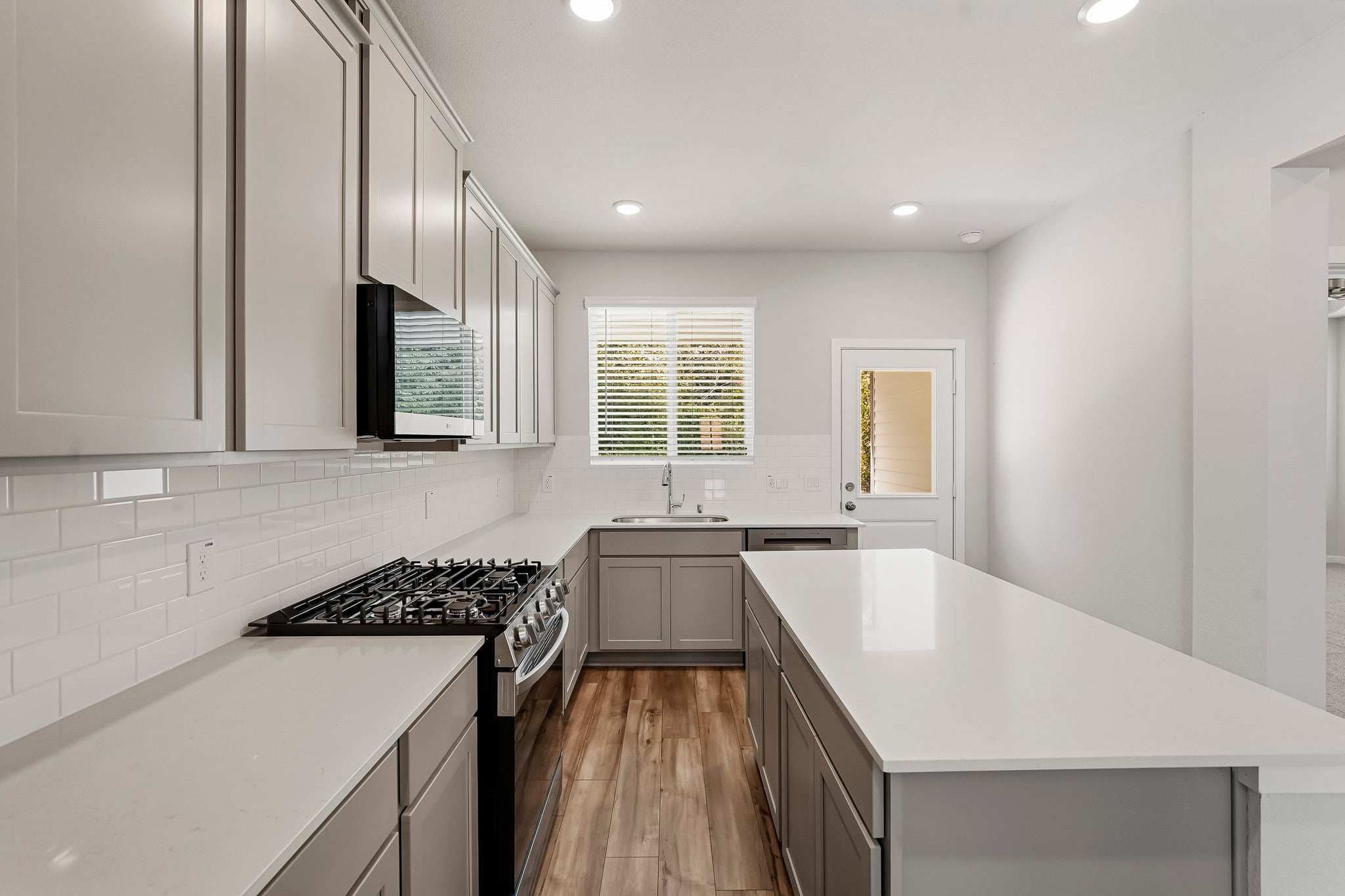 A kitchen with white cabinets.