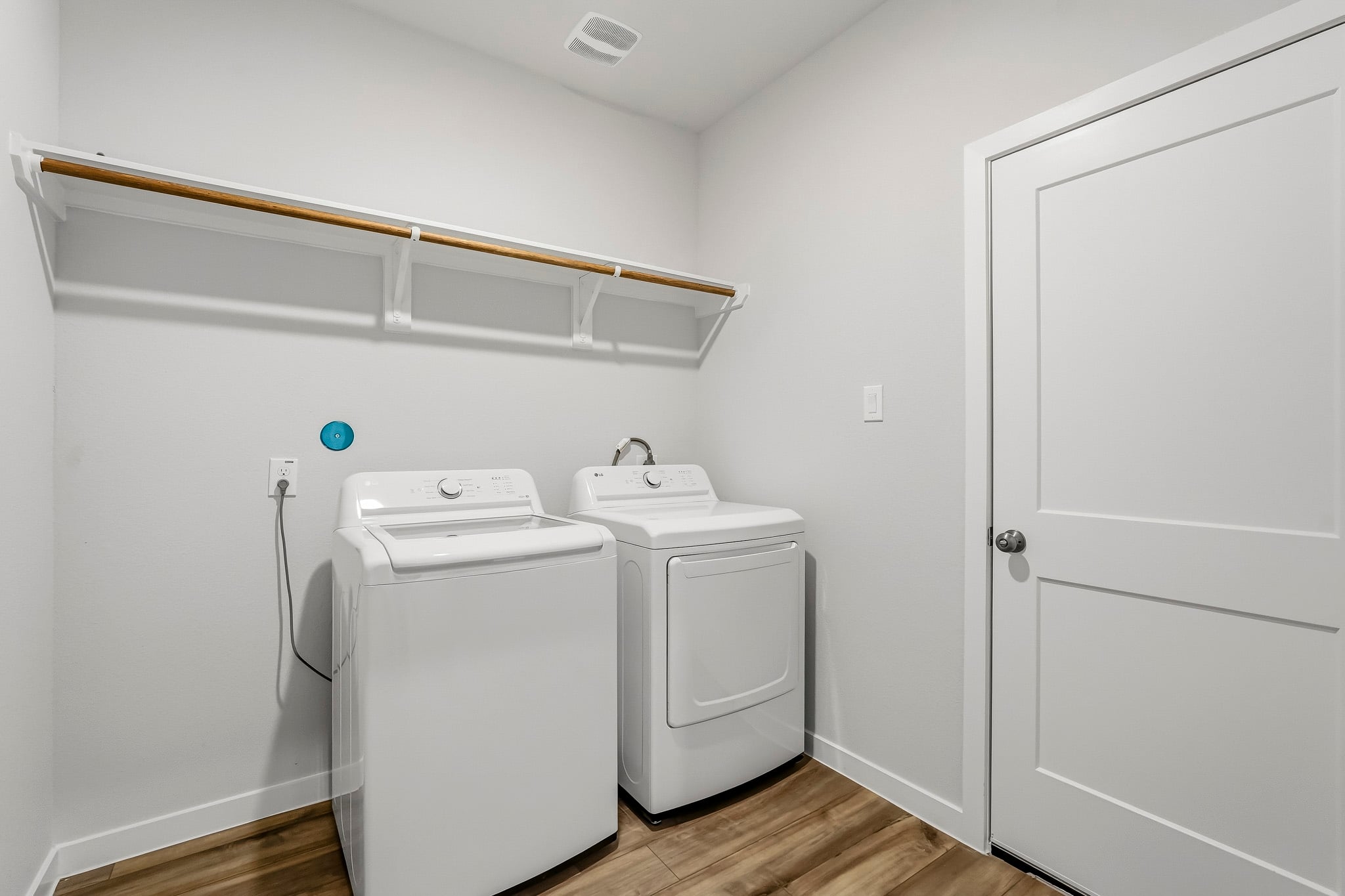 A washer and dryer in a room.