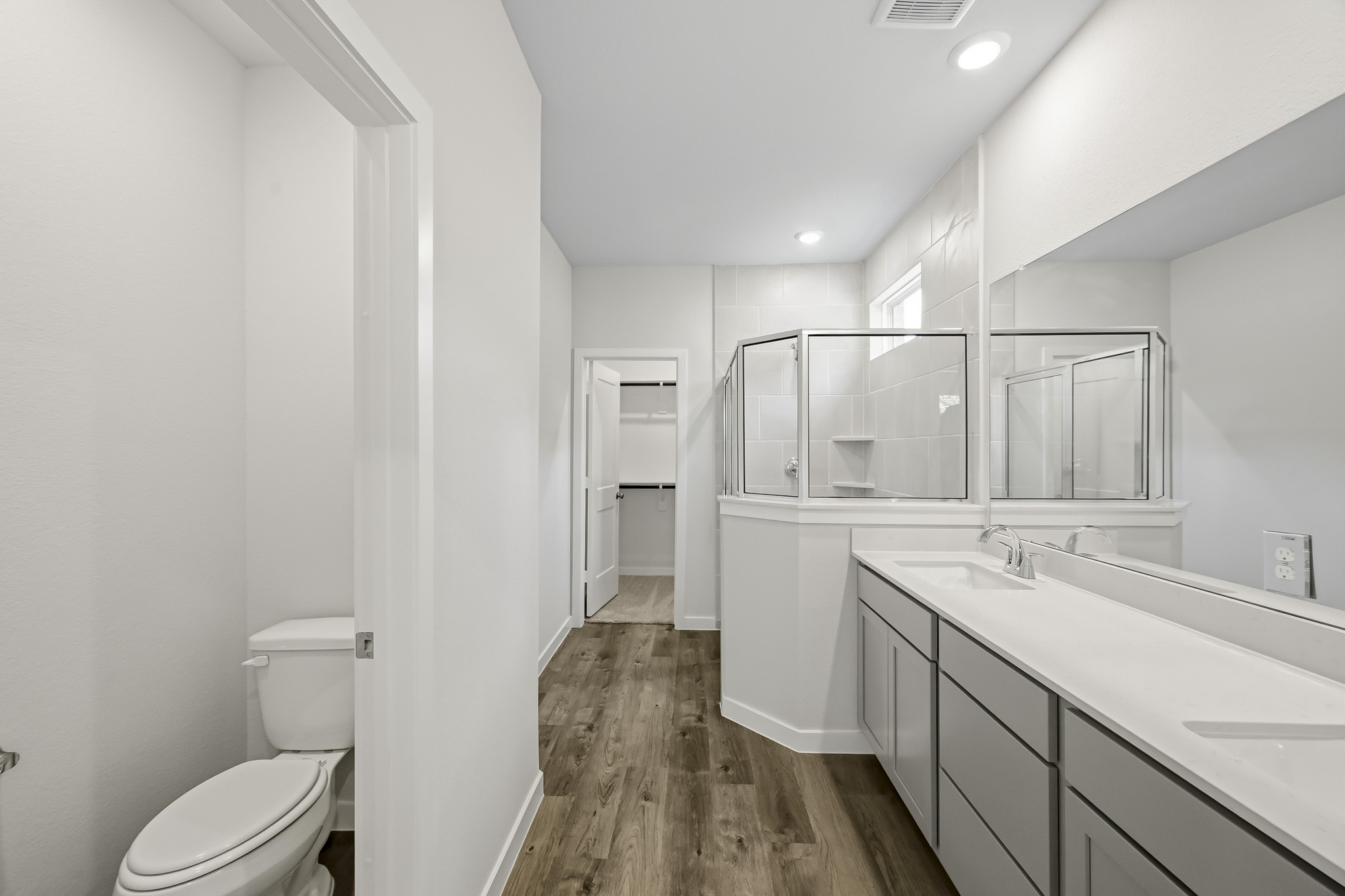 A bathroom with a tub toilet and sink.