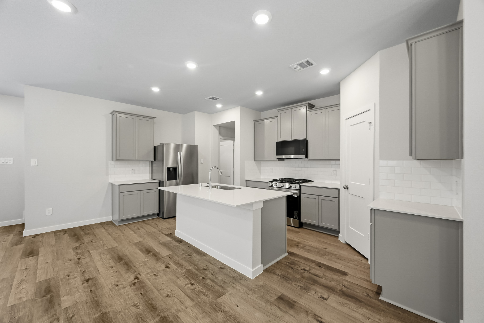A kitchen with white cabinets.