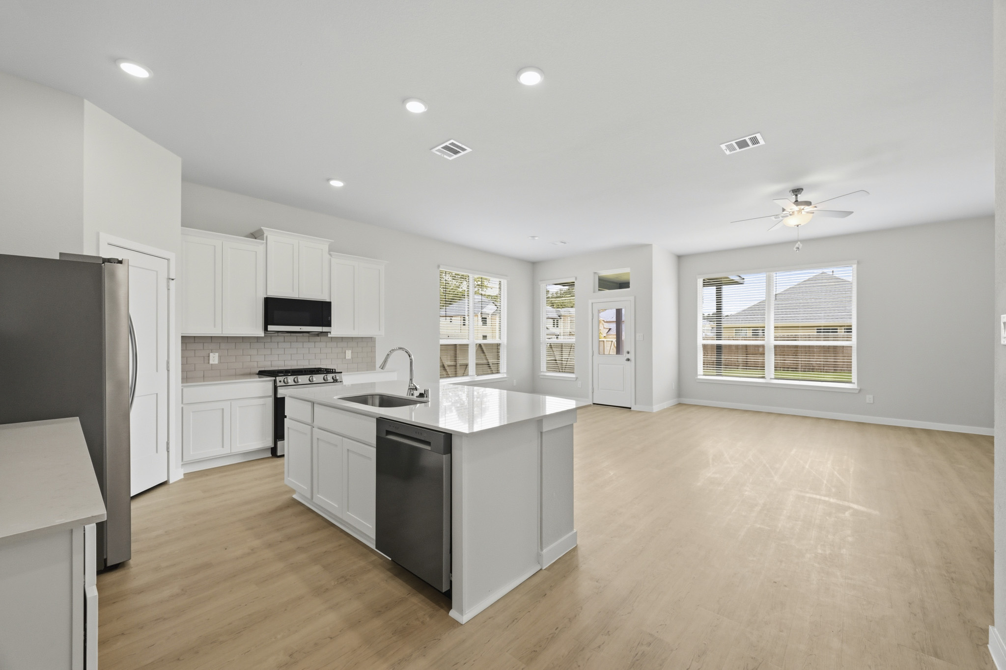 A kitchen with white cabinets.