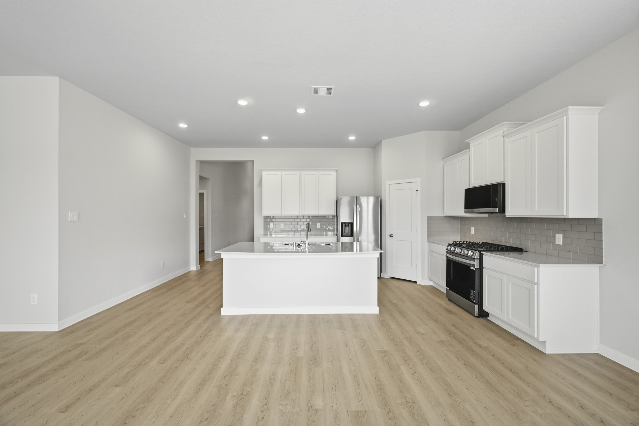 A kitchen with white cabinets.