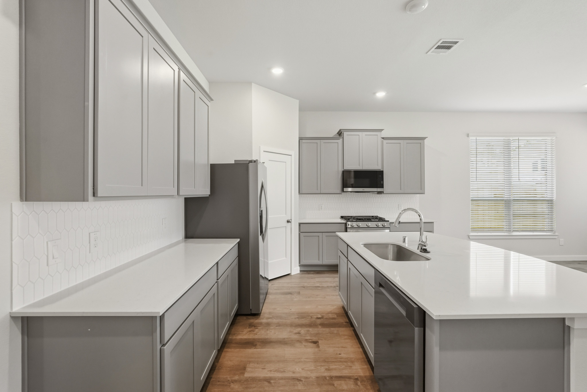 A kitchen with white cabinets.