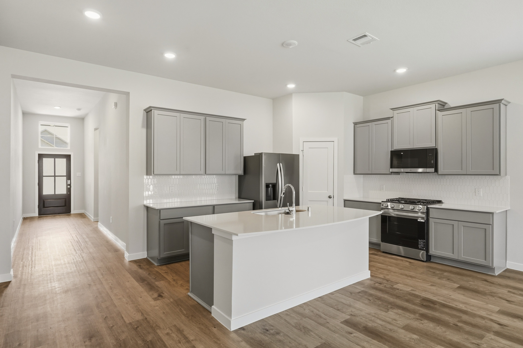 A kitchen with white cabinets.