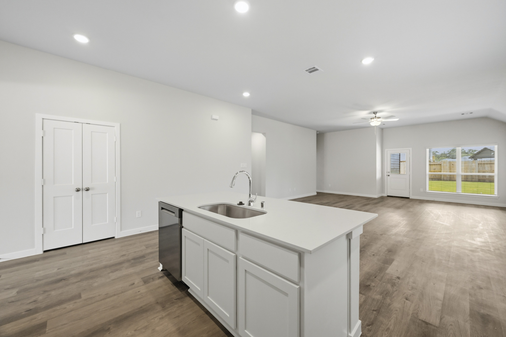 A kitchen with white cabinets.