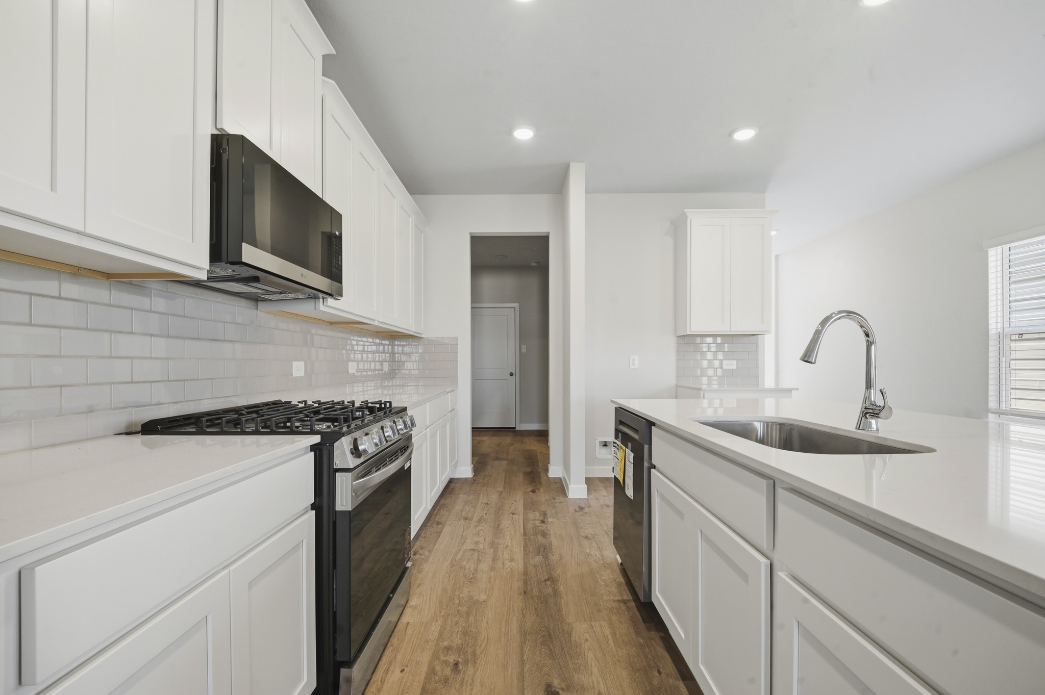 A kitchen with white cabinets.