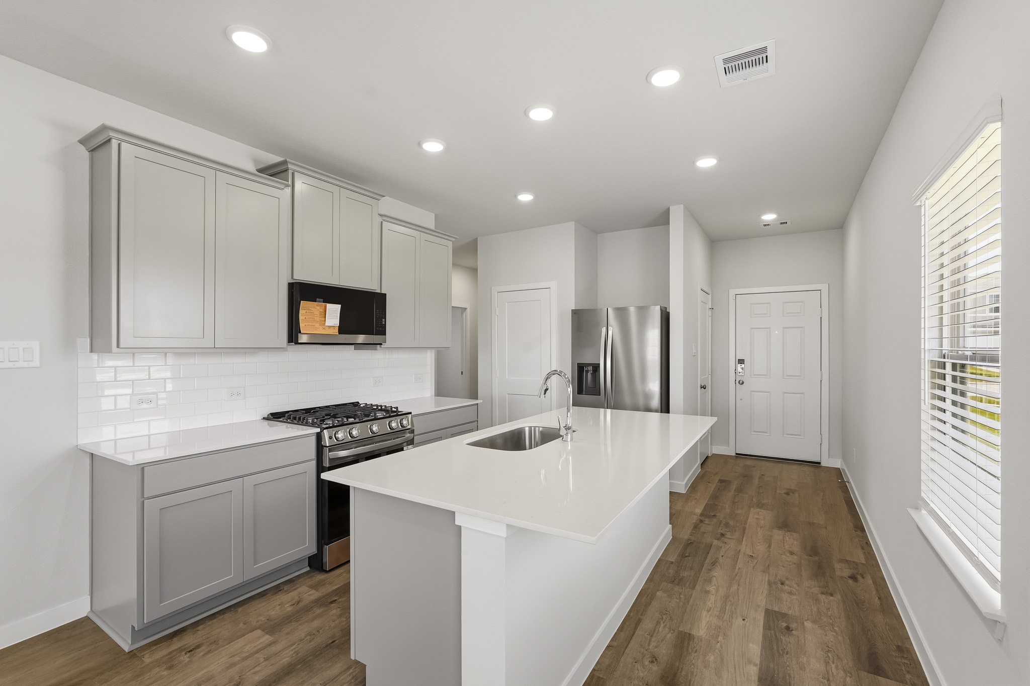 A kitchen with white cabinets.