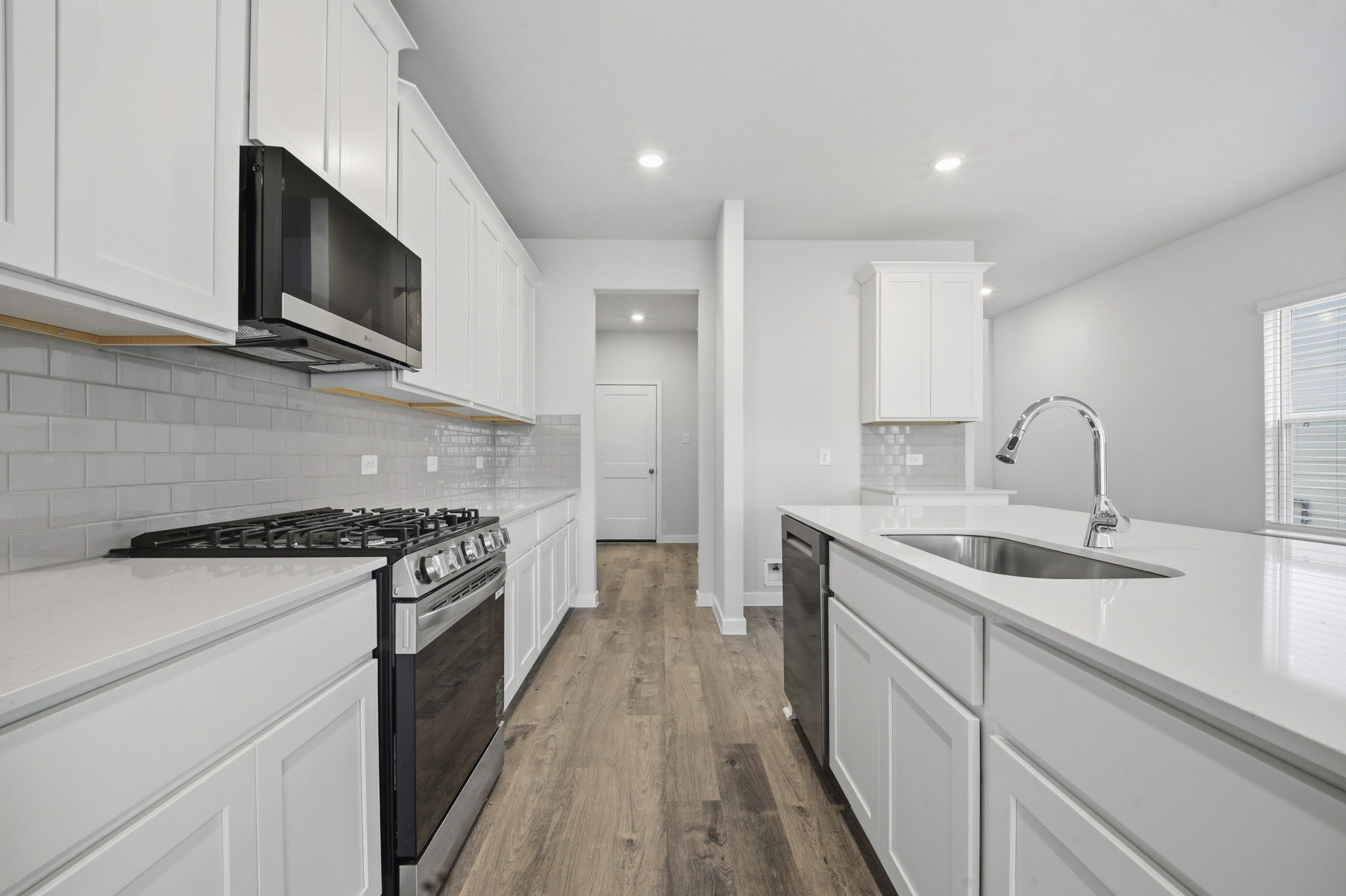 A kitchen with white cabinets.