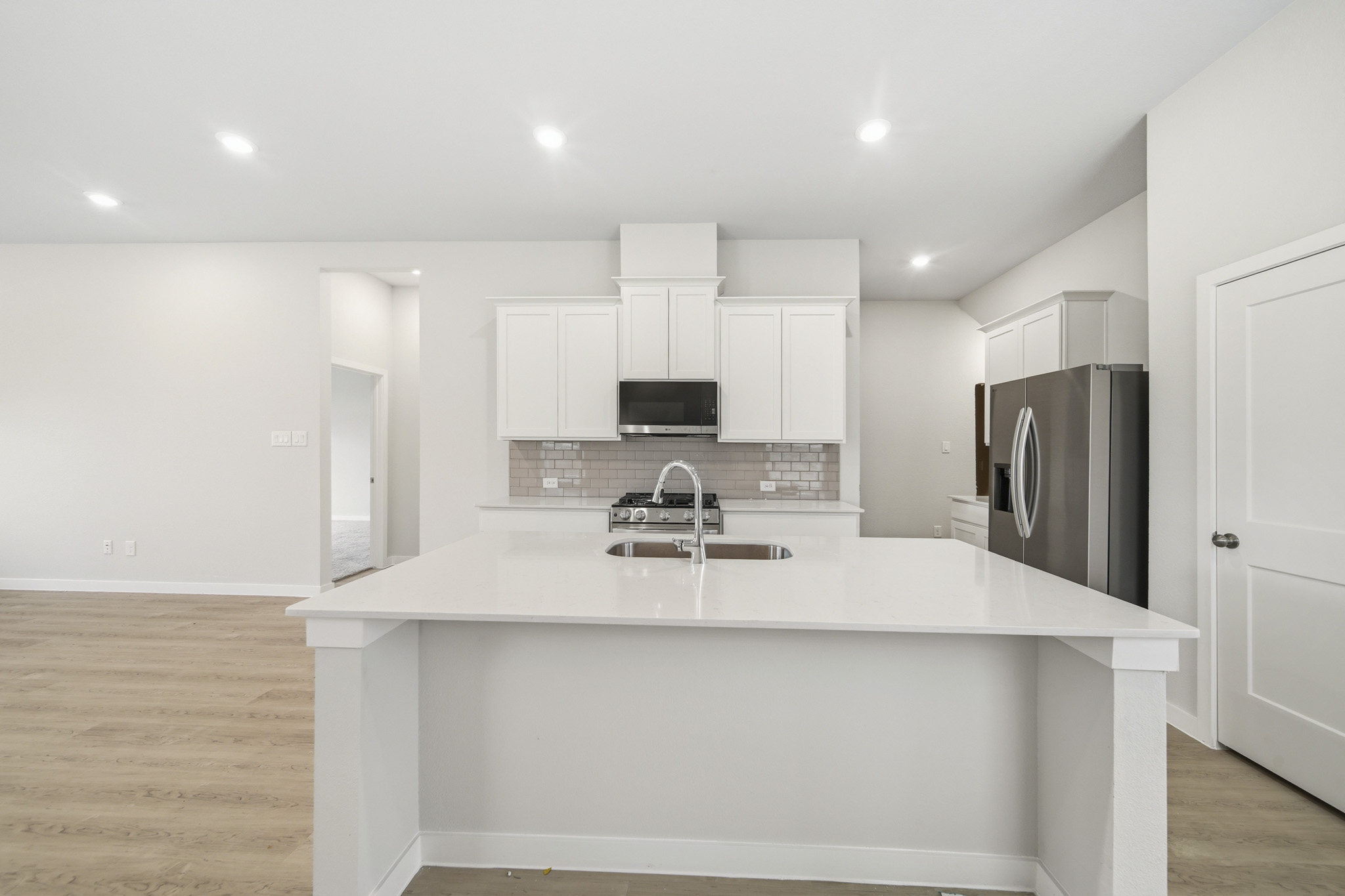 A kitchen with white cabinets.
