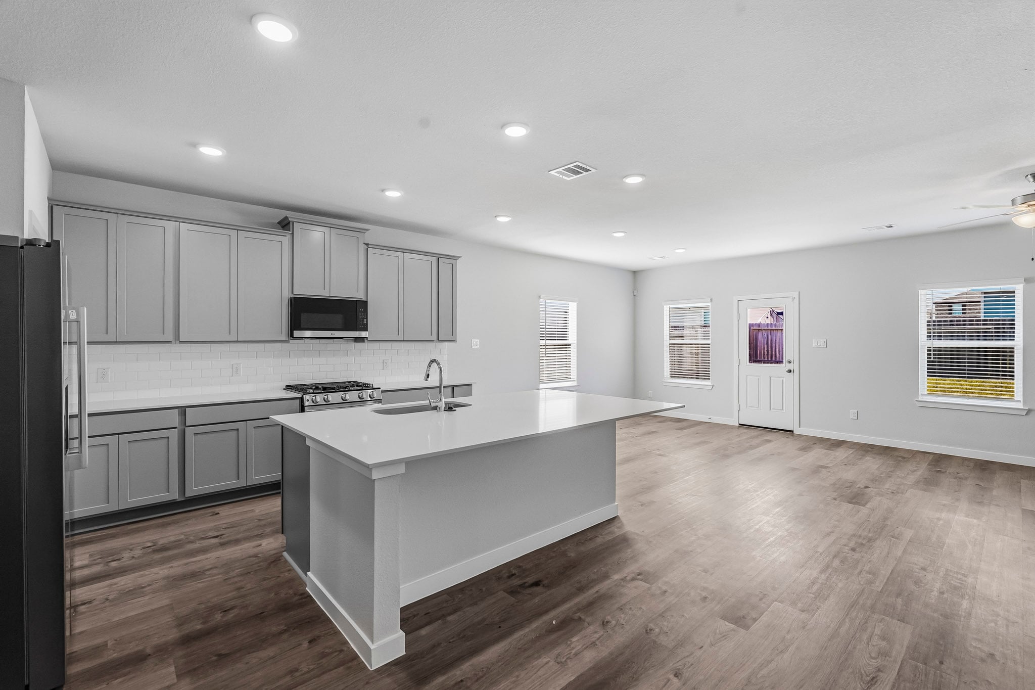 A kitchen with white cabinets.