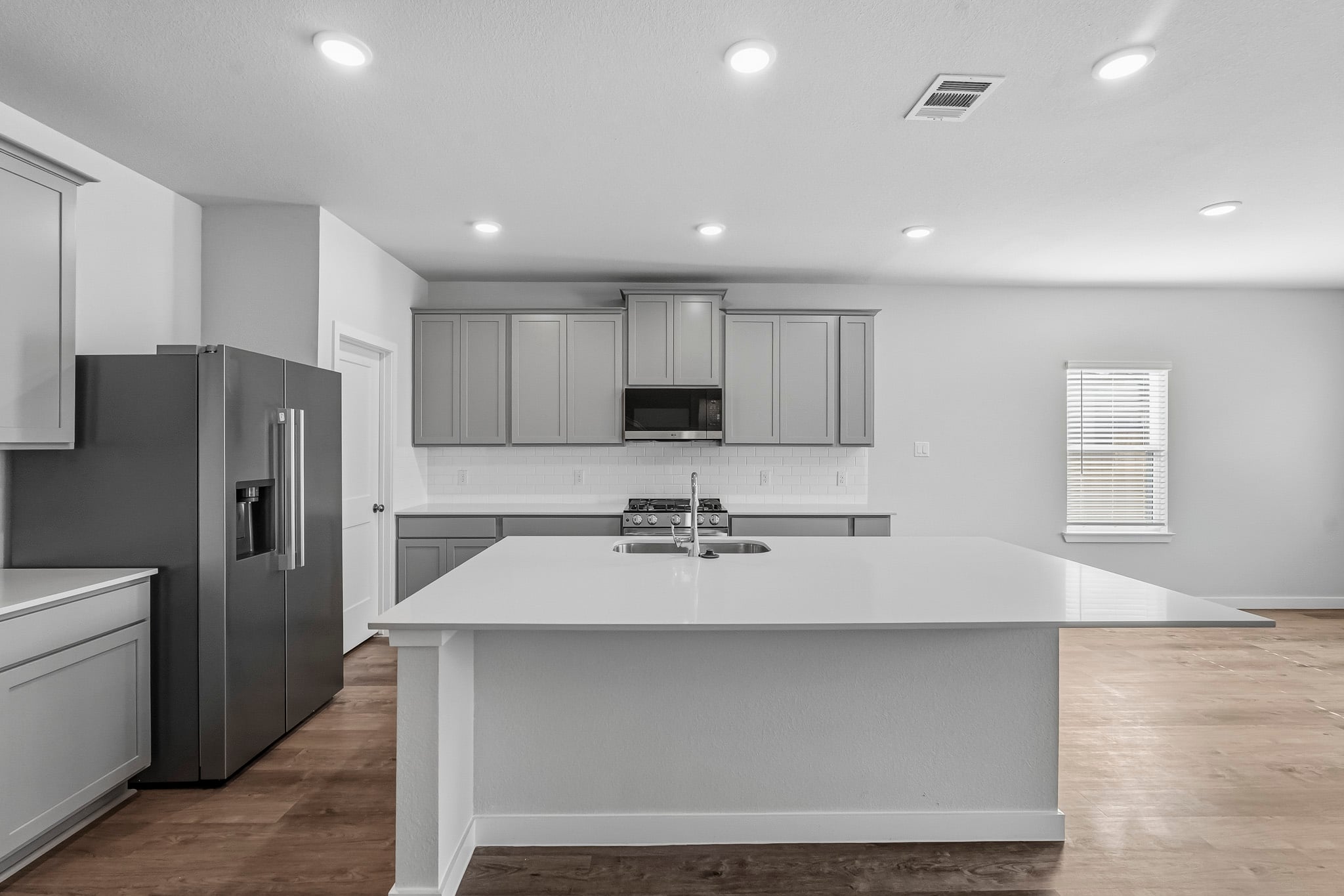 A kitchen with white cabinets.