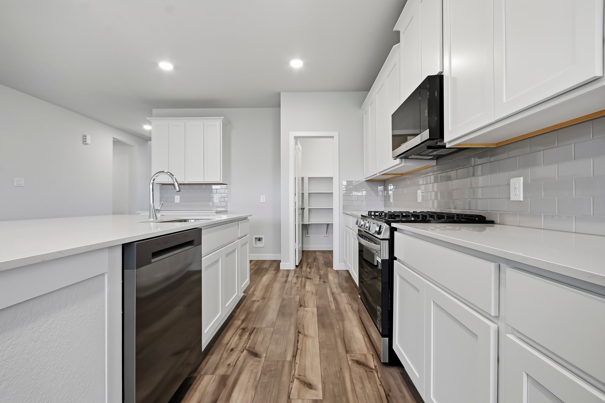 A kitchen with white cabinets.