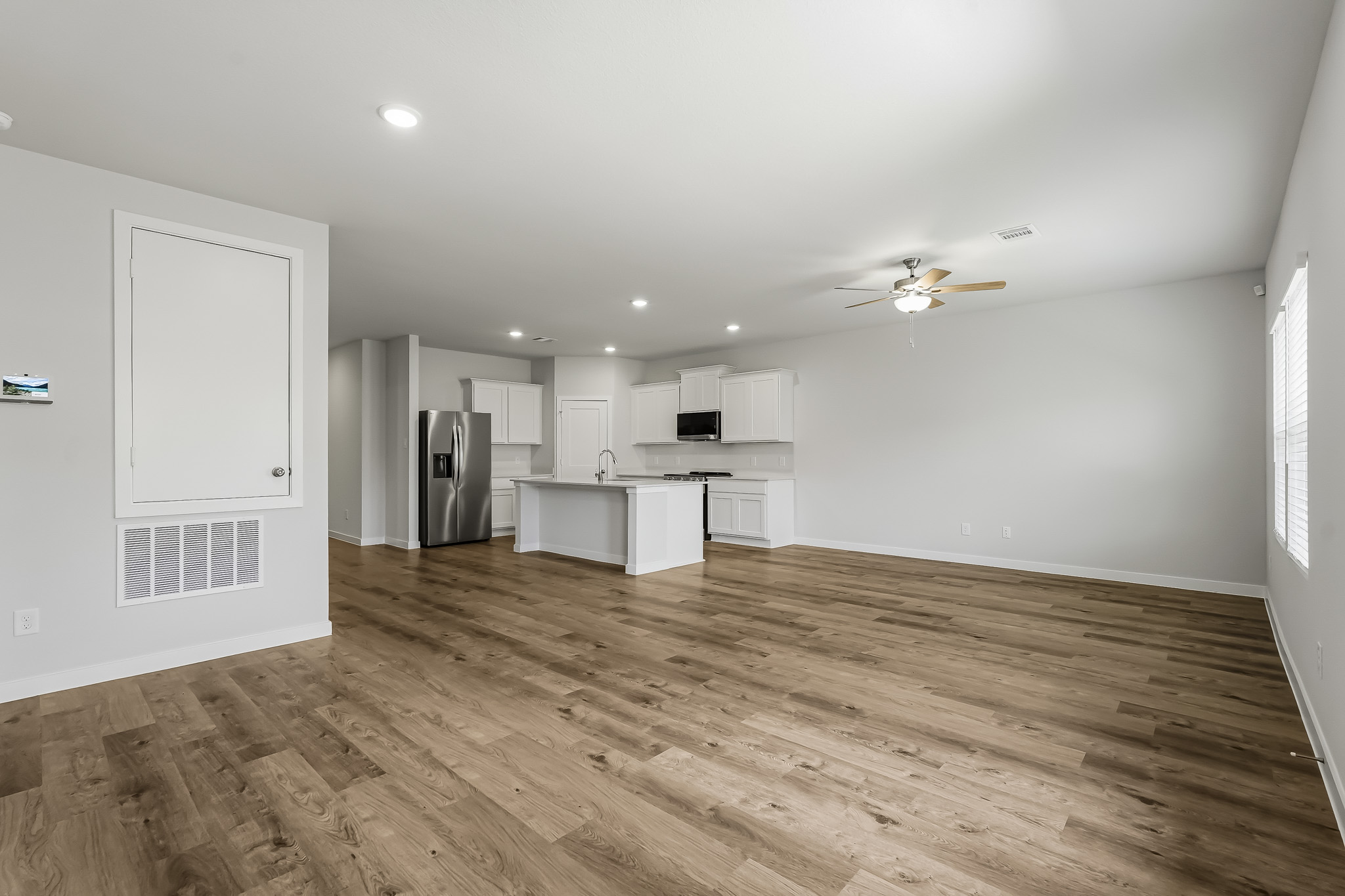 A kitchen with white cabinets.