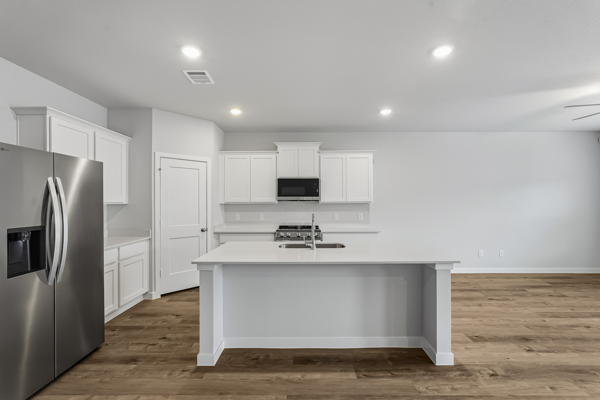 A kitchen with white cabinets.