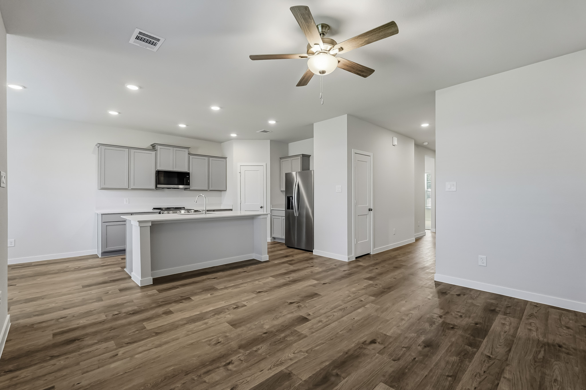 A kitchen with white cabinets.