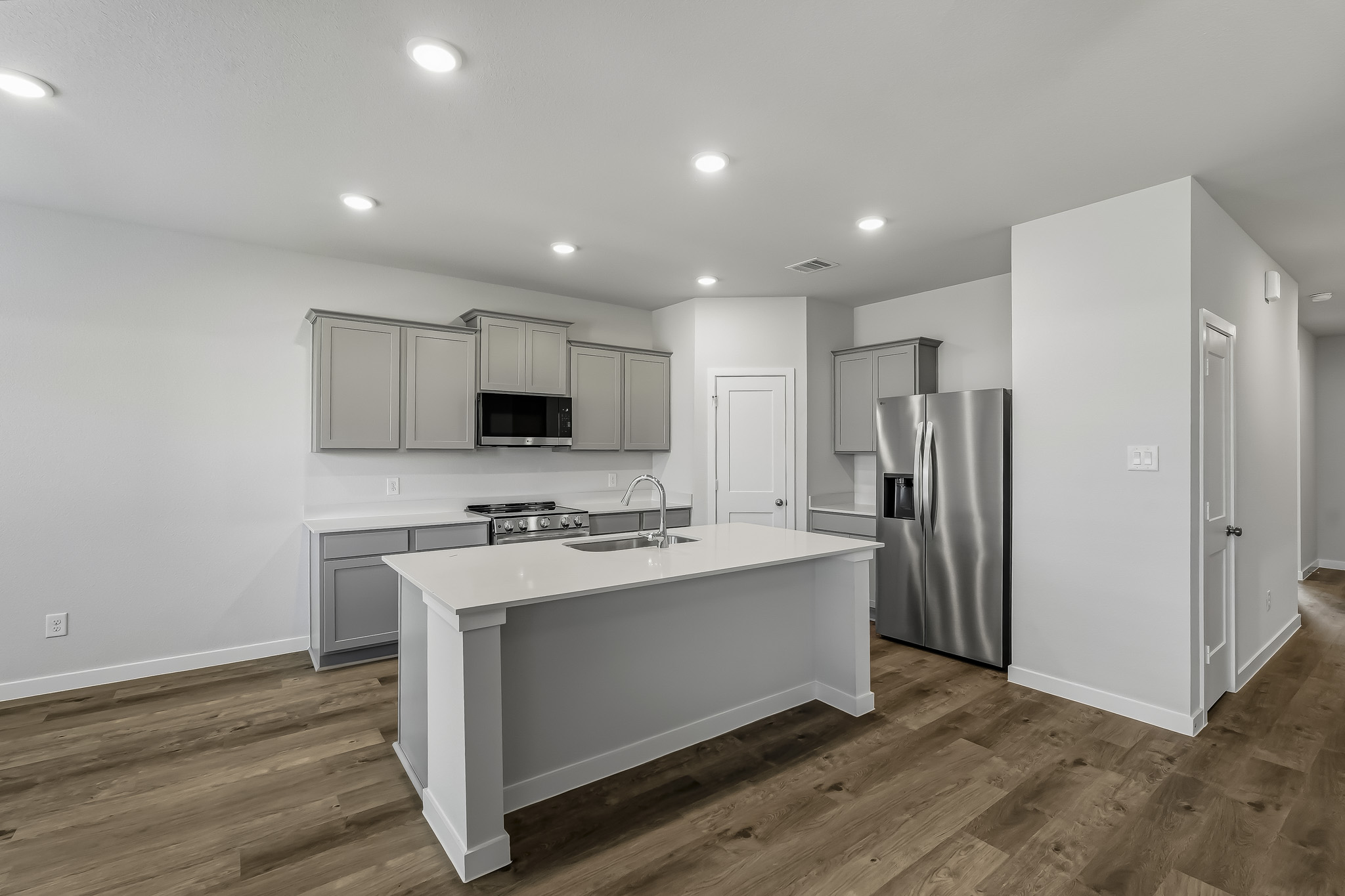 A kitchen with white cabinets.