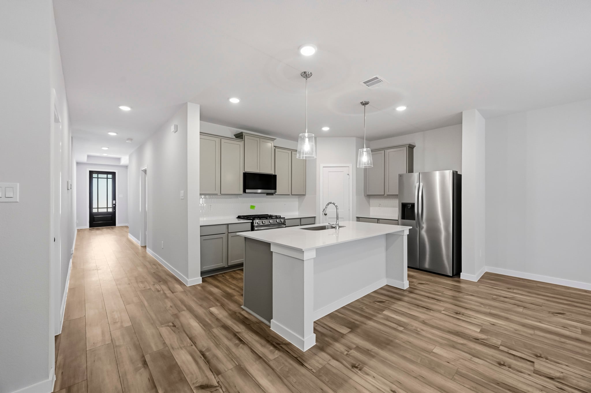 A kitchen with white cabinets.