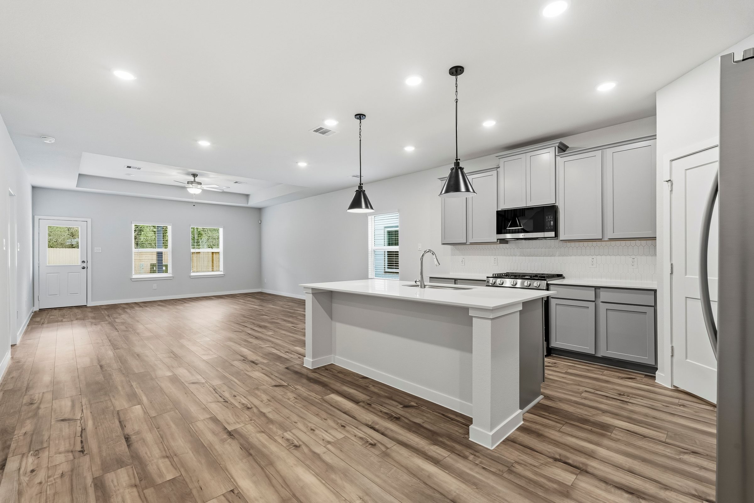 A kitchen with white cabinets.