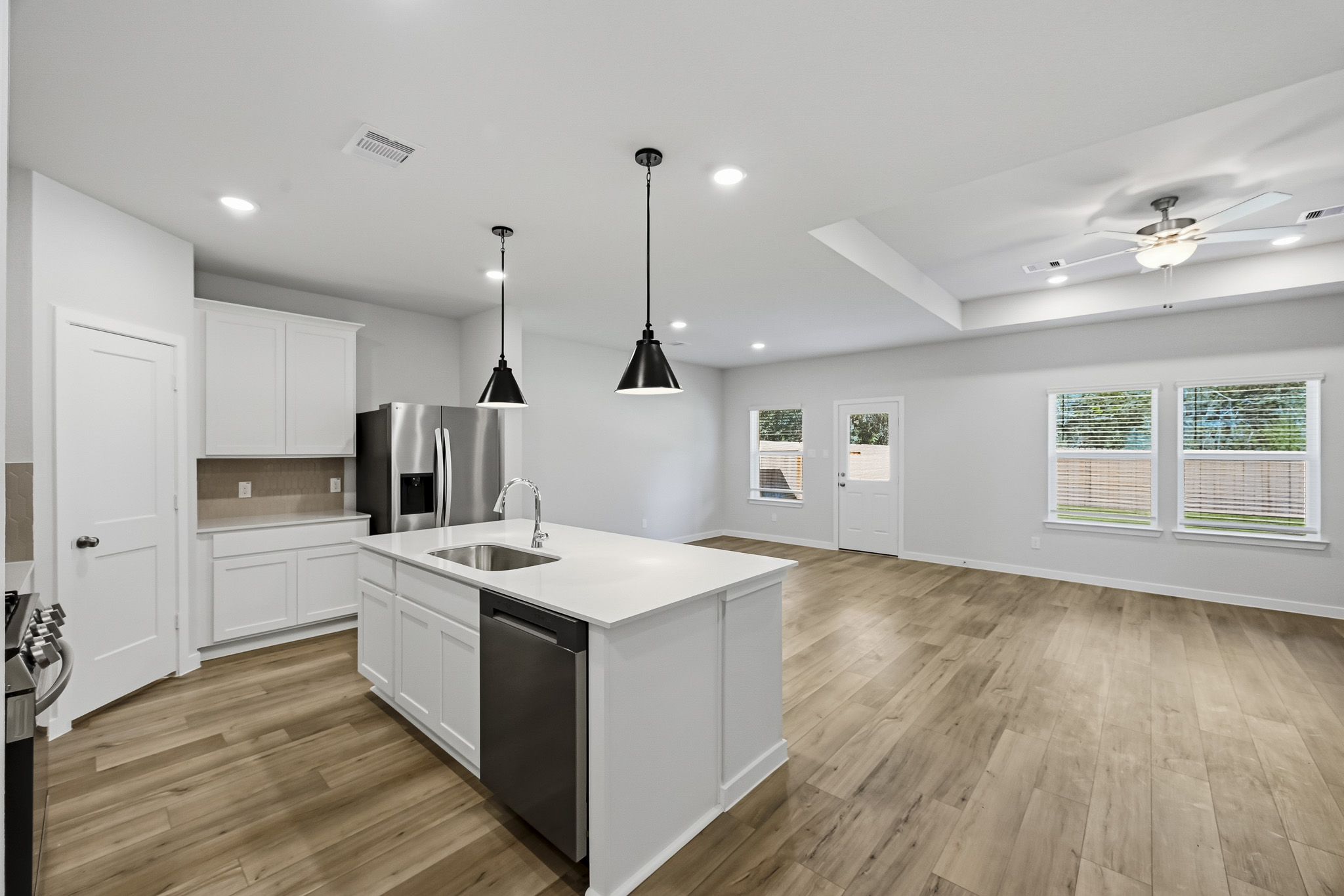 A kitchen with white cabinets.