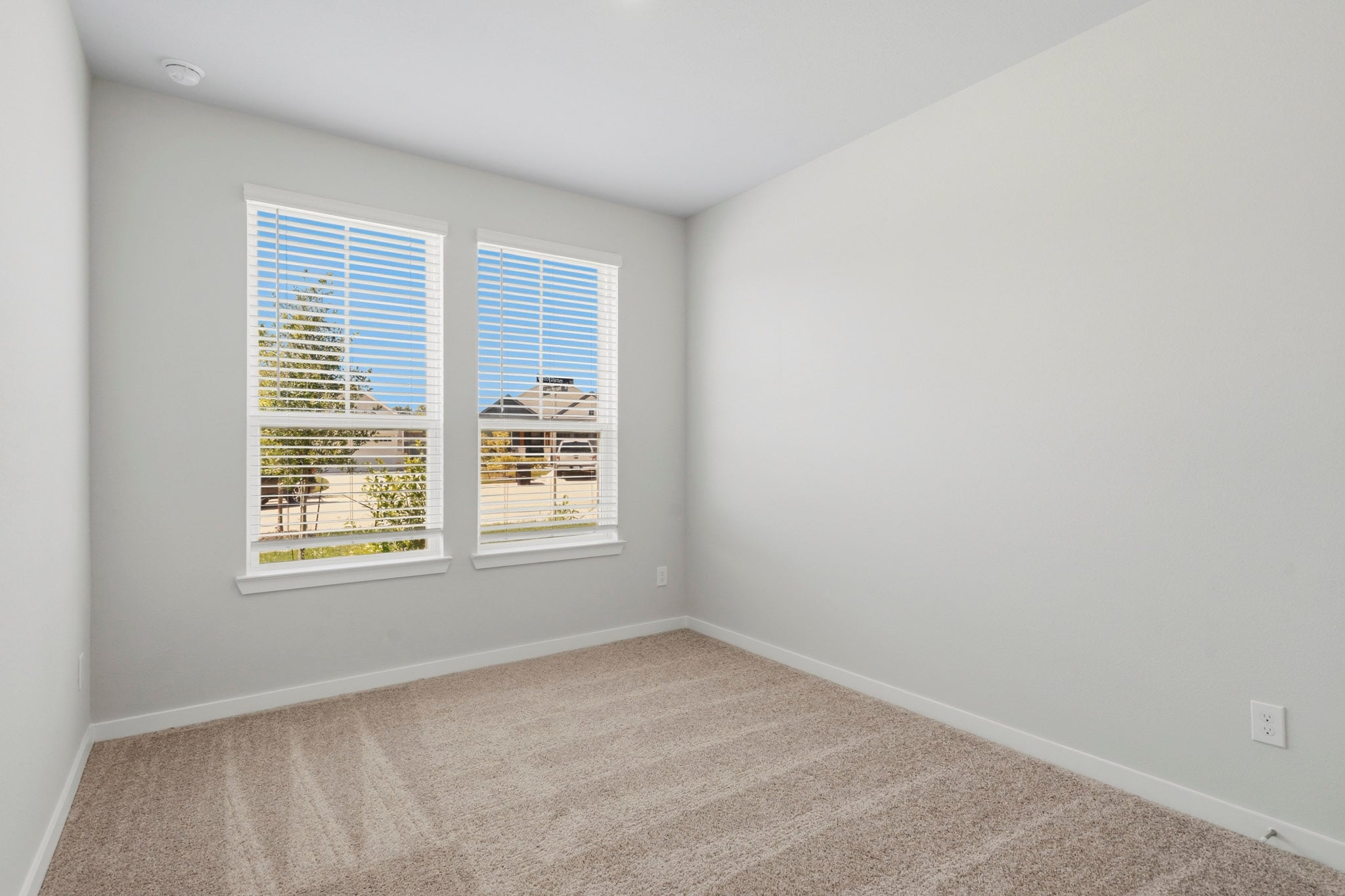 A room with windows.
